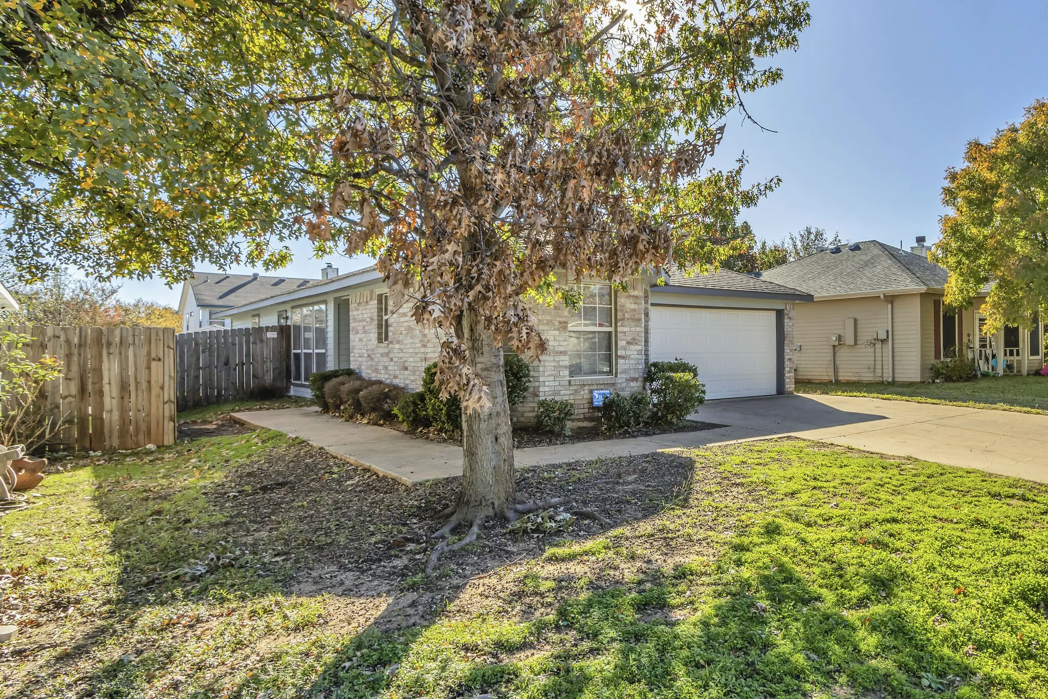 Single Family Residence For Rent in Denton County , 2920 Newport Avenue, Denton, Texas 76209, 3 Bedroom, 2 Bathroom, 2 Garage spaces, 1,375 Sqft, built in 2000, mls#21407771, Real Estate Agent in Denton, Homes For Rent in Denton county, Homes For Rent in Denton, Realtor in Denton Texas, Real Estate Brokerage Independent Realty Texas, Luminita Cordes Realtor
