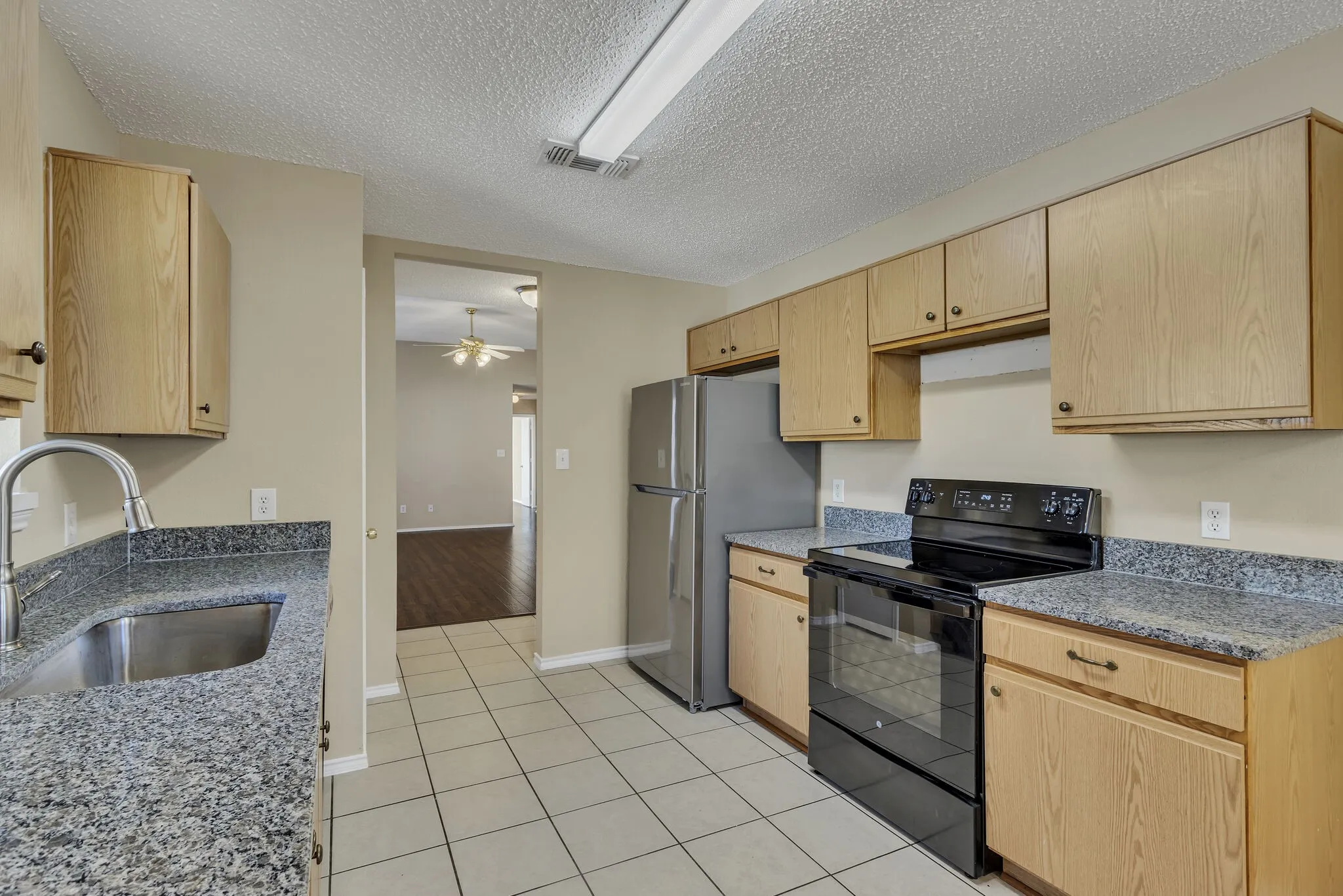Single Family Residence For Rent in Denton County , 2920 Newport Avenue, Denton, Texas 76209, 3 Bedroom, 2 Bathroom, 2 Garage spaces, 1,375 Sqft, built in 2000, mls#21407771, Real Estate Agent in Denton, Homes For Rent in Denton county, Homes For Rent in Denton, Realtor in Denton Texas, Real Estate Brokerage Independent Realty Texas, Luminita Cordes Realtor