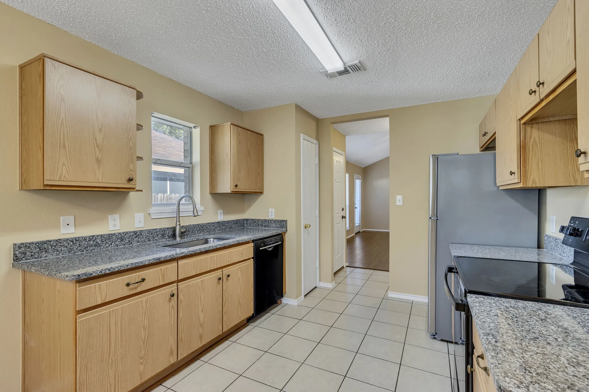 Single Family Residence For Rent in Denton County , 2920 Newport Avenue, Denton, Texas 76209, 3 Bedroom, 2 Bathroom, 2 Garage spaces, 1,375 Sqft, built in 2000, mls#21407771, Real Estate Agent in Denton, Homes For Rent in Denton county, Homes For Rent in Denton, Realtor in Denton Texas, Real Estate Brokerage Independent Realty Texas, Luminita Cordes Realtor