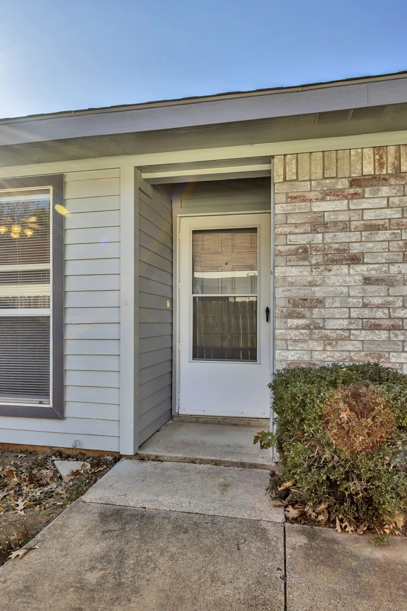 Single Family Residence For Rent in Denton County , 2920 Newport Avenue, Denton, Texas 76209, 3 Bedroom, 2 Bathroom, 2 Garage spaces, 1,375 Sqft, built in 2000, mls#21407771, Real Estate Agent in Denton, Homes For Rent in Denton county, Homes For Rent in Denton, Realtor in Denton Texas, Real Estate Brokerage Independent Realty Texas, Luminita Cordes Realtor