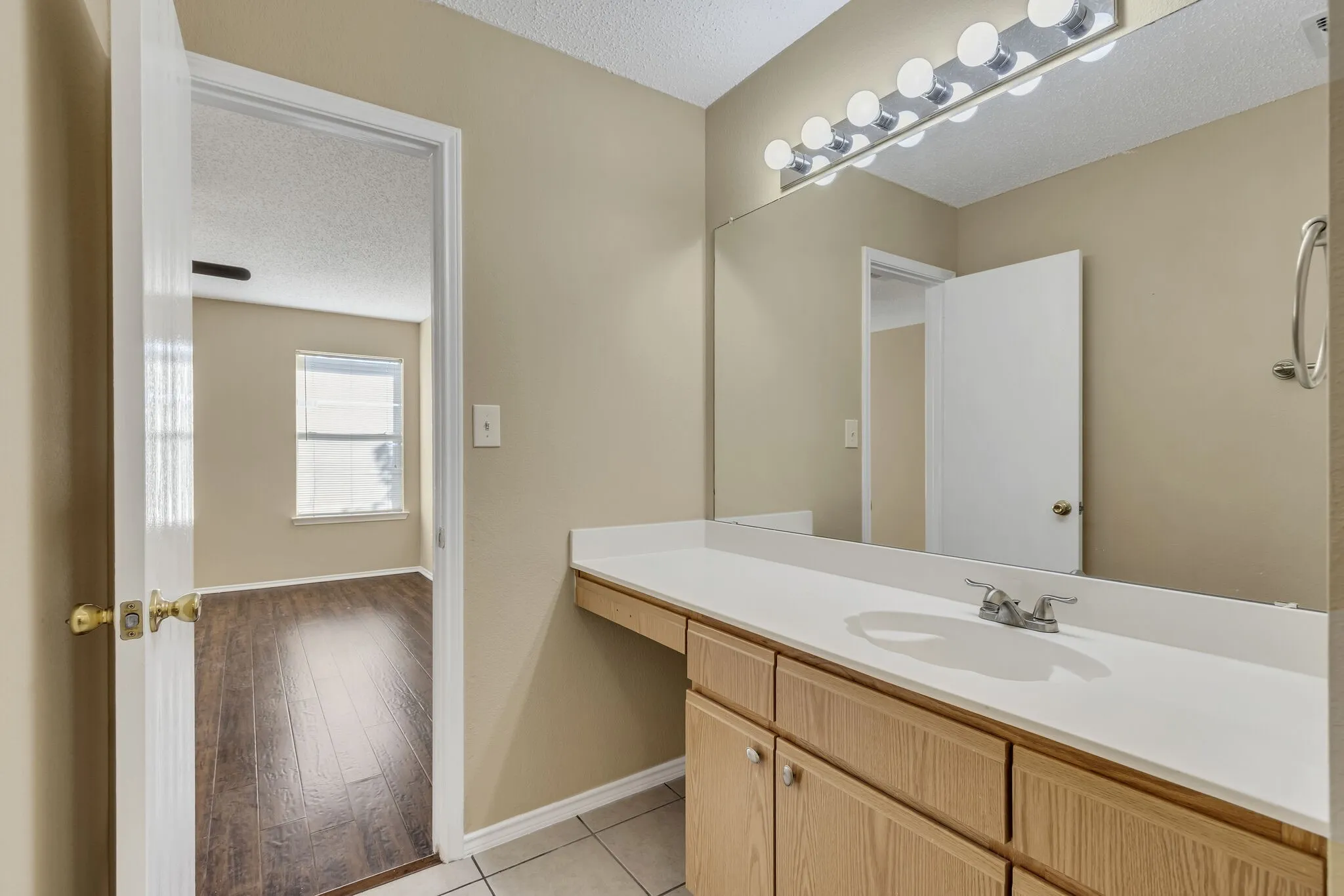 Single Family Residence For Rent in Denton County , 2920 Newport Avenue, Denton, Texas 76209, 3 Bedroom, 2 Bathroom, 2 Garage spaces, 1,375 Sqft, built in 2000, mls#21407771, Real Estate Agent in Denton, Homes For Rent in Denton county, Homes For Rent in Denton, Realtor in Denton Texas, Real Estate Brokerage Independent Realty Texas, Luminita Cordes Realtor