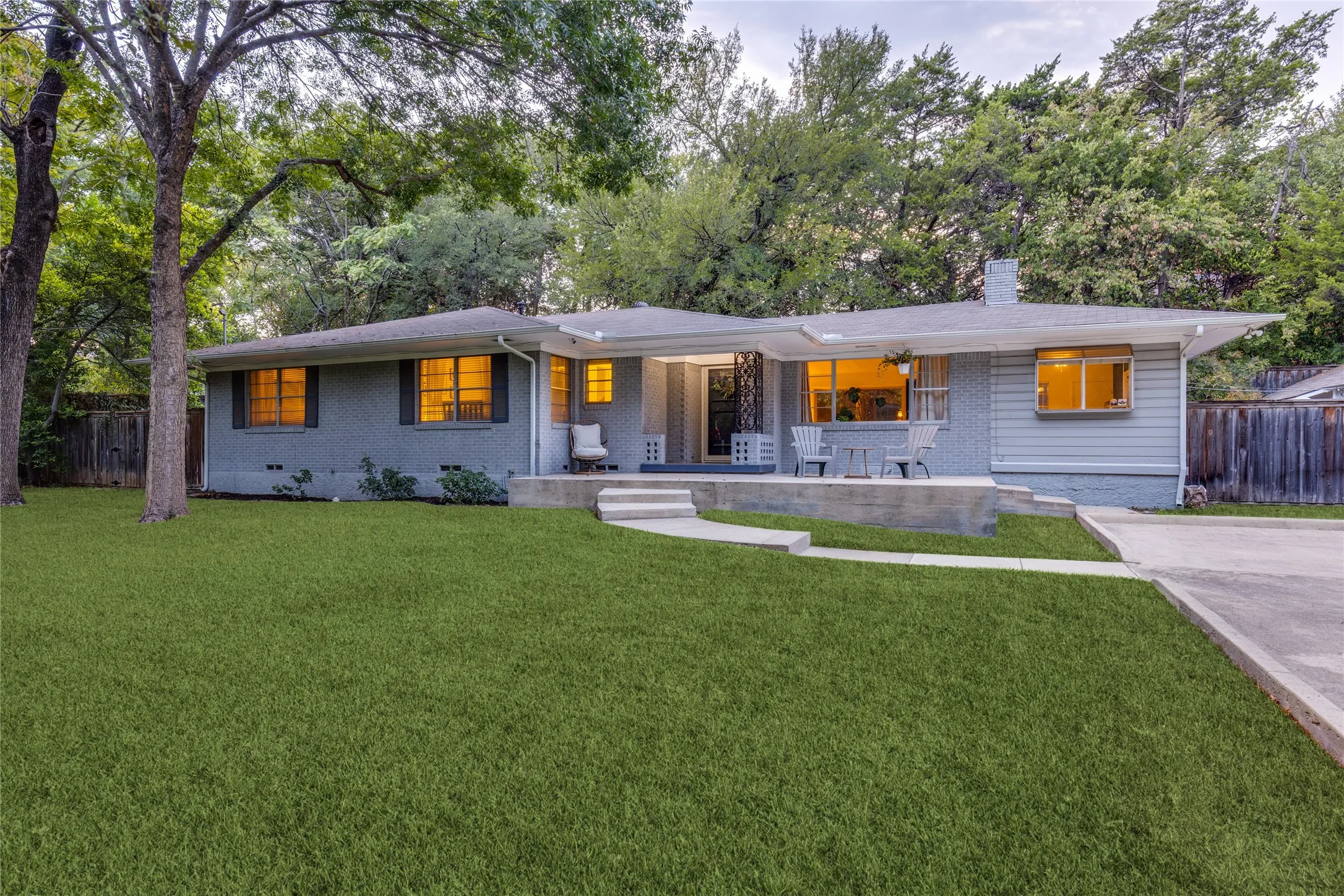 A home with a strong response to the land—architecture and landscape feel inseparable here.