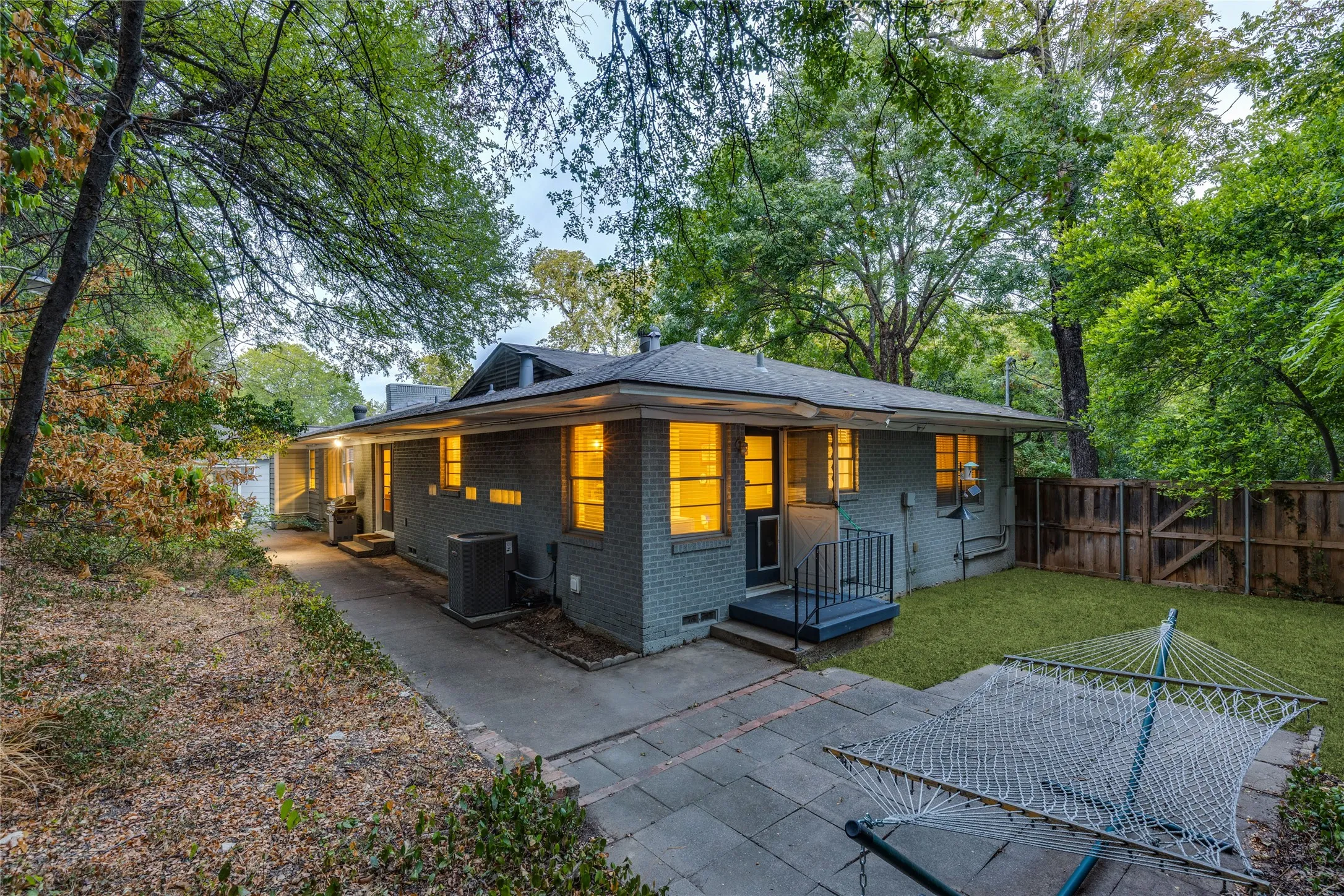 Broad eaves, low rooflines and mature trees reinforce the home’s strong relationship to its site.