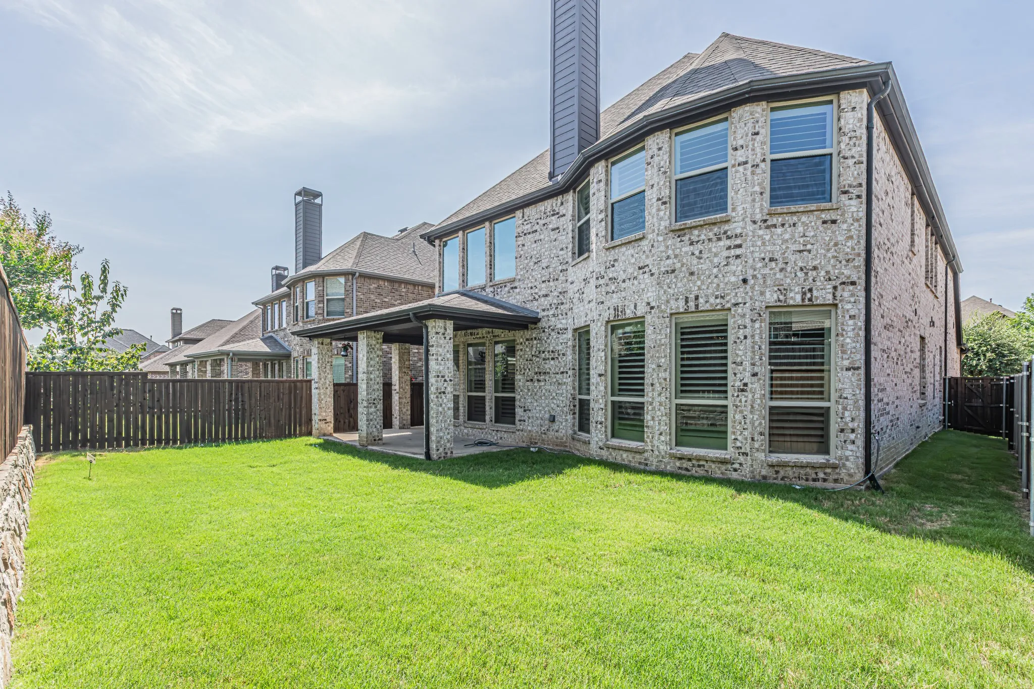 Single Family Residence For Sale in Denton County , 2517 Saffire Way, Lewisville, Texas 75056, 4 Bedroom, 4 Bathroom, 2 Garage spaces, 3,643 Sqft, built in 2017, mls#21407630, Real Estate Agent in Lewisville, Homes For Sale in Denton county, Homes For Sale in Lewisville, Realtor in Lewisville Texas, Real Estate Brokerage Independent Realty Texas, Luminita Cordes Realtor