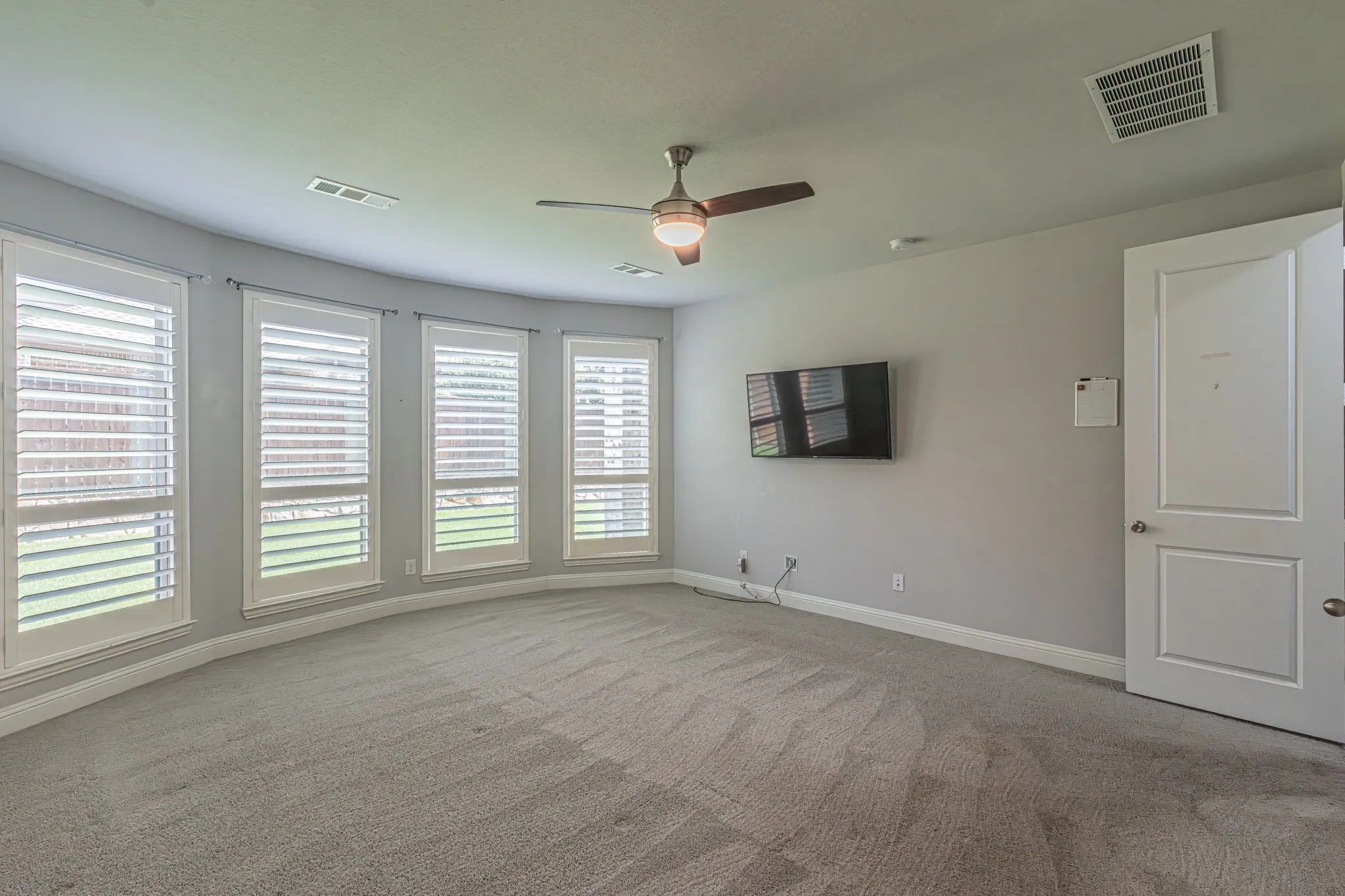 Single Family Residence For Sale in Denton County , 2517 Saffire Way, Lewisville, Texas 75056, 4 Bedroom, 4 Bathroom, 2 Garage spaces, 3,643 Sqft, built in 2017, mls#21407630, Real Estate Agent in Lewisville, Homes For Sale in Denton county, Homes For Sale in Lewisville, Realtor in Lewisville Texas, Real Estate Brokerage Independent Realty Texas, Luminita Cordes Realtor