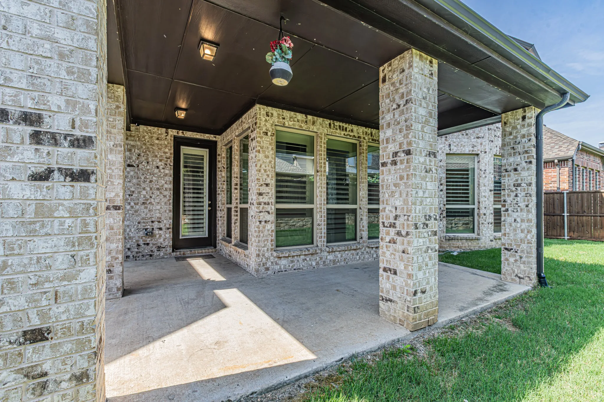 Single Family Residence For Sale in Denton County , 2517 Saffire Way, Lewisville, Texas 75056, 4 Bedroom, 4 Bathroom, 2 Garage spaces, 3,643 Sqft, built in 2017, mls#21407630, Real Estate Agent in Lewisville, Homes For Sale in Denton county, Homes For Sale in Lewisville, Realtor in Lewisville Texas, Real Estate Brokerage Independent Realty Texas, Luminita Cordes Realtor