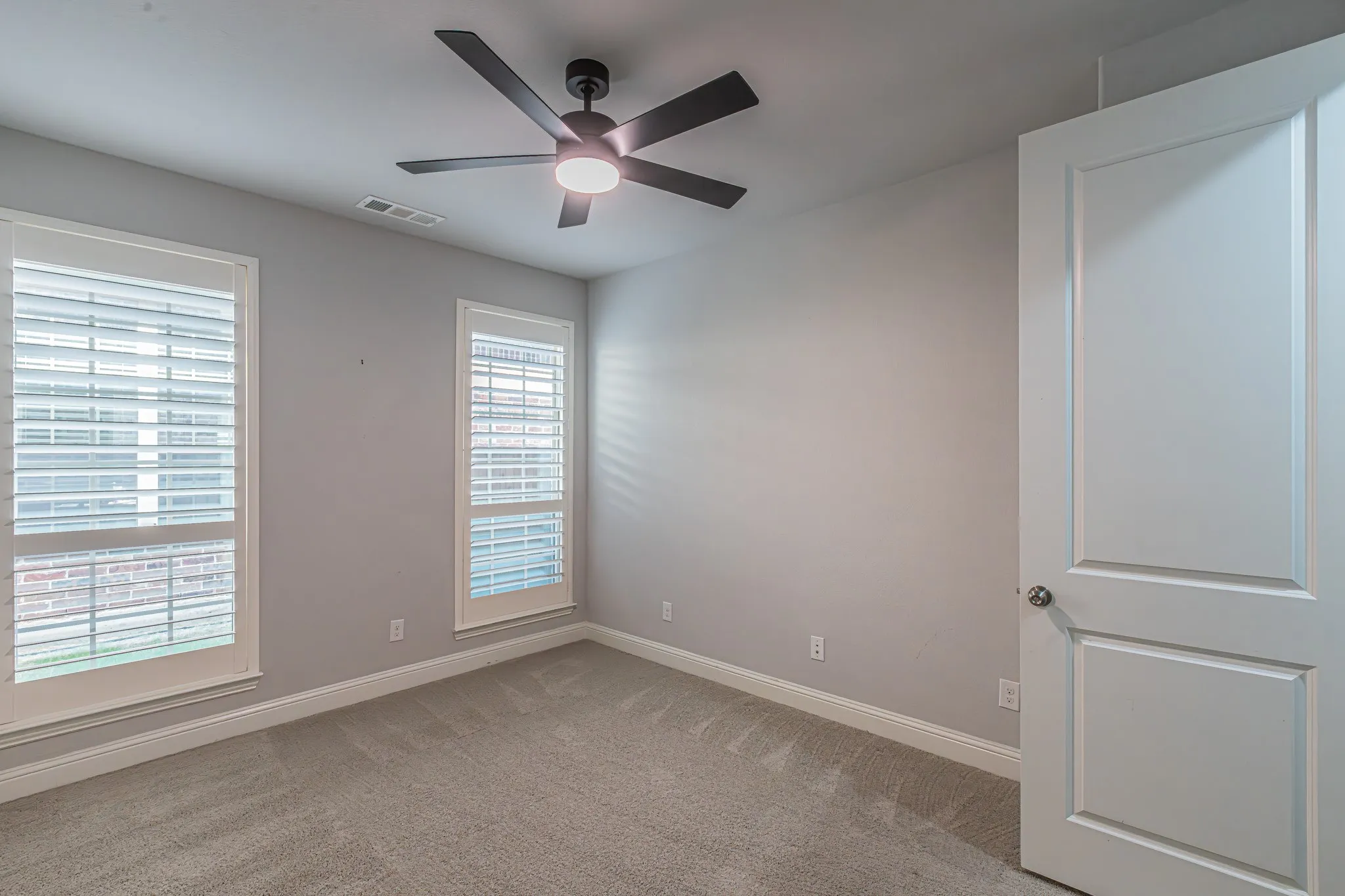 Single Family Residence For Sale in Denton County , 2517 Saffire Way, Lewisville, Texas 75056, 4 Bedroom, 4 Bathroom, 2 Garage spaces, 3,643 Sqft, built in 2017, mls#21407630, Real Estate Agent in Lewisville, Homes For Sale in Denton county, Homes For Sale in Lewisville, Realtor in Lewisville Texas, Real Estate Brokerage Independent Realty Texas, Luminita Cordes Realtor