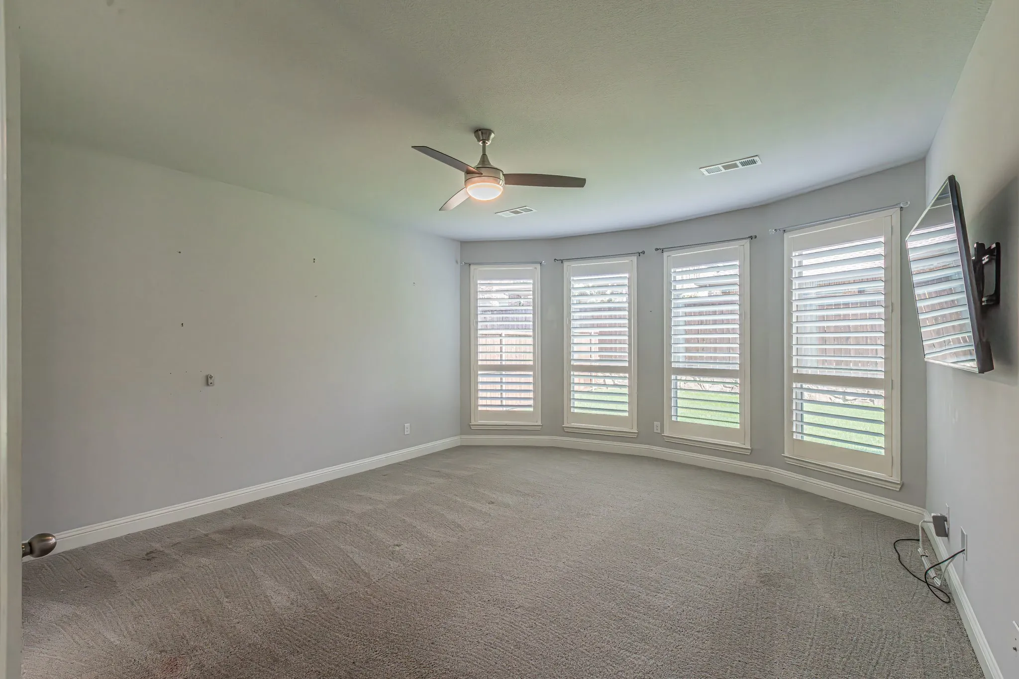 Single Family Residence For Sale in Denton County , 2517 Saffire Way, Lewisville, Texas 75056, 4 Bedroom, 4 Bathroom, 2 Garage spaces, 3,643 Sqft, built in 2017, mls#21407630, Real Estate Agent in Lewisville, Homes For Sale in Denton county, Homes For Sale in Lewisville, Realtor in Lewisville Texas, Real Estate Brokerage Independent Realty Texas, Luminita Cordes Realtor