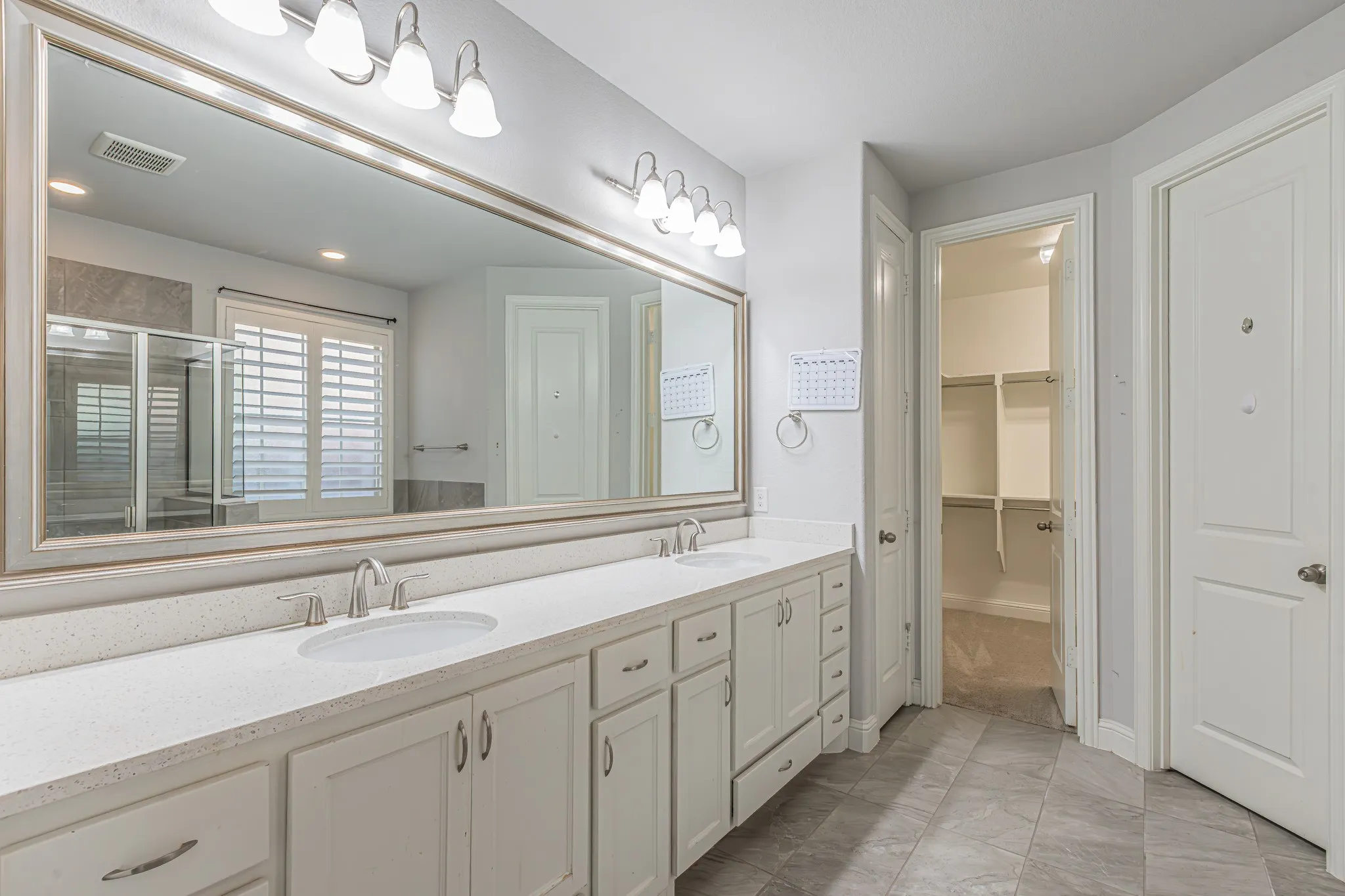 Single Family Residence For Sale in Denton County , 2517 Saffire Way, Lewisville, Texas 75056, 4 Bedroom, 4 Bathroom, 2 Garage spaces, 3,643 Sqft, built in 2017, mls#21407630, Real Estate Agent in Lewisville, Homes For Sale in Denton county, Homes For Sale in Lewisville, Realtor in Lewisville Texas, Real Estate Brokerage Independent Realty Texas, Luminita Cordes Realtor