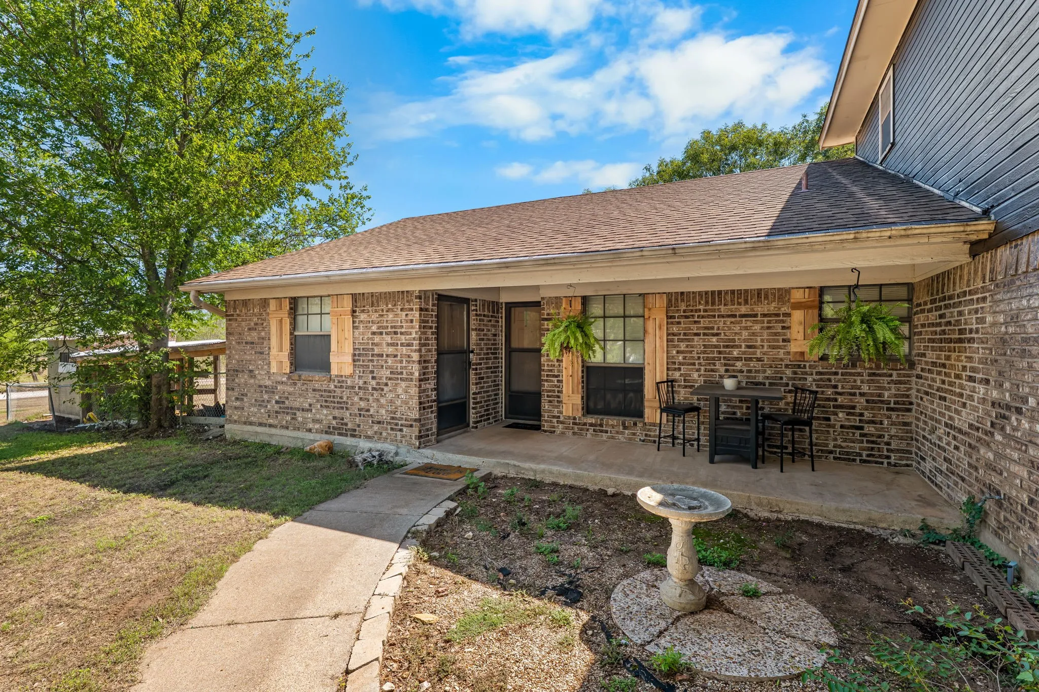 Single Family Residence For Sale in Mc Lennan County , 267 Ish Street, China Spring, Texas 76633, 4 Bedroom, 3 Bathroom, 2 Garage spaces, 2,224 Sqft, built in 1987, mls#21407241, Real Estate Agent in China Spring, Homes For Sale in Mc Lennan county, Homes For Sale in China Spring, Realtor in China Spring Texas, Real Estate Brokerage Independent Realty Texas, Luminita Cordes Realtor