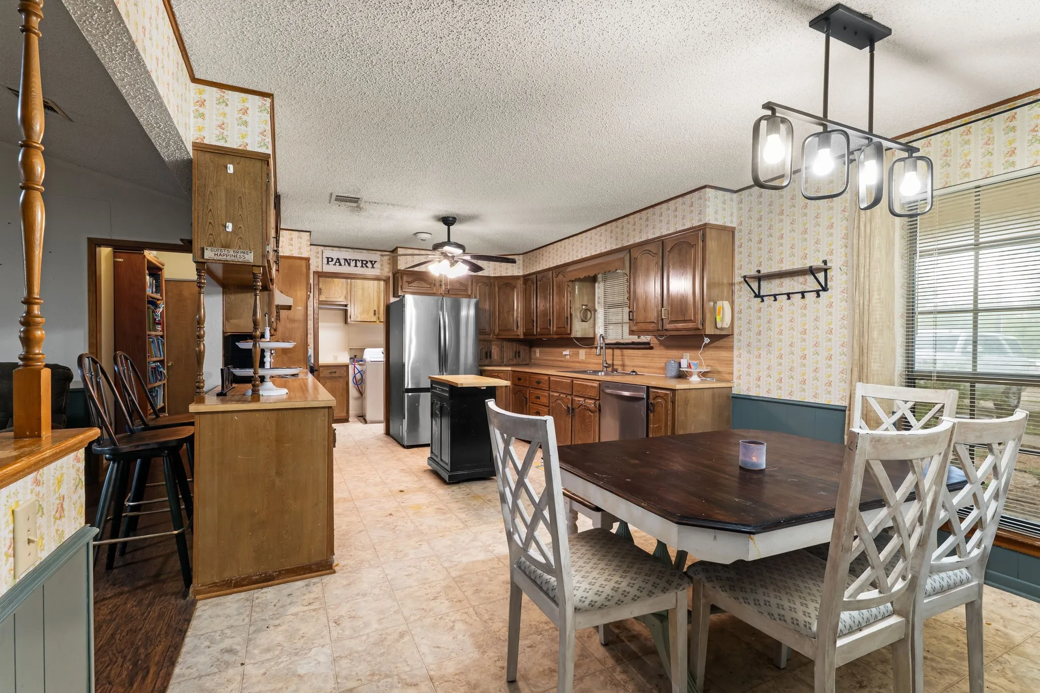 Single Family Residence For Sale in Mc Lennan County , 267 Ish Street, China Spring, Texas 76633, 4 Bedroom, 3 Bathroom, 2 Garage spaces, 2,224 Sqft, built in 1987, mls#21407241, Real Estate Agent in China Spring, Homes For Sale in Mc Lennan county, Homes For Sale in China Spring, Realtor in China Spring Texas, Real Estate Brokerage Independent Realty Texas, Luminita Cordes Realtor
