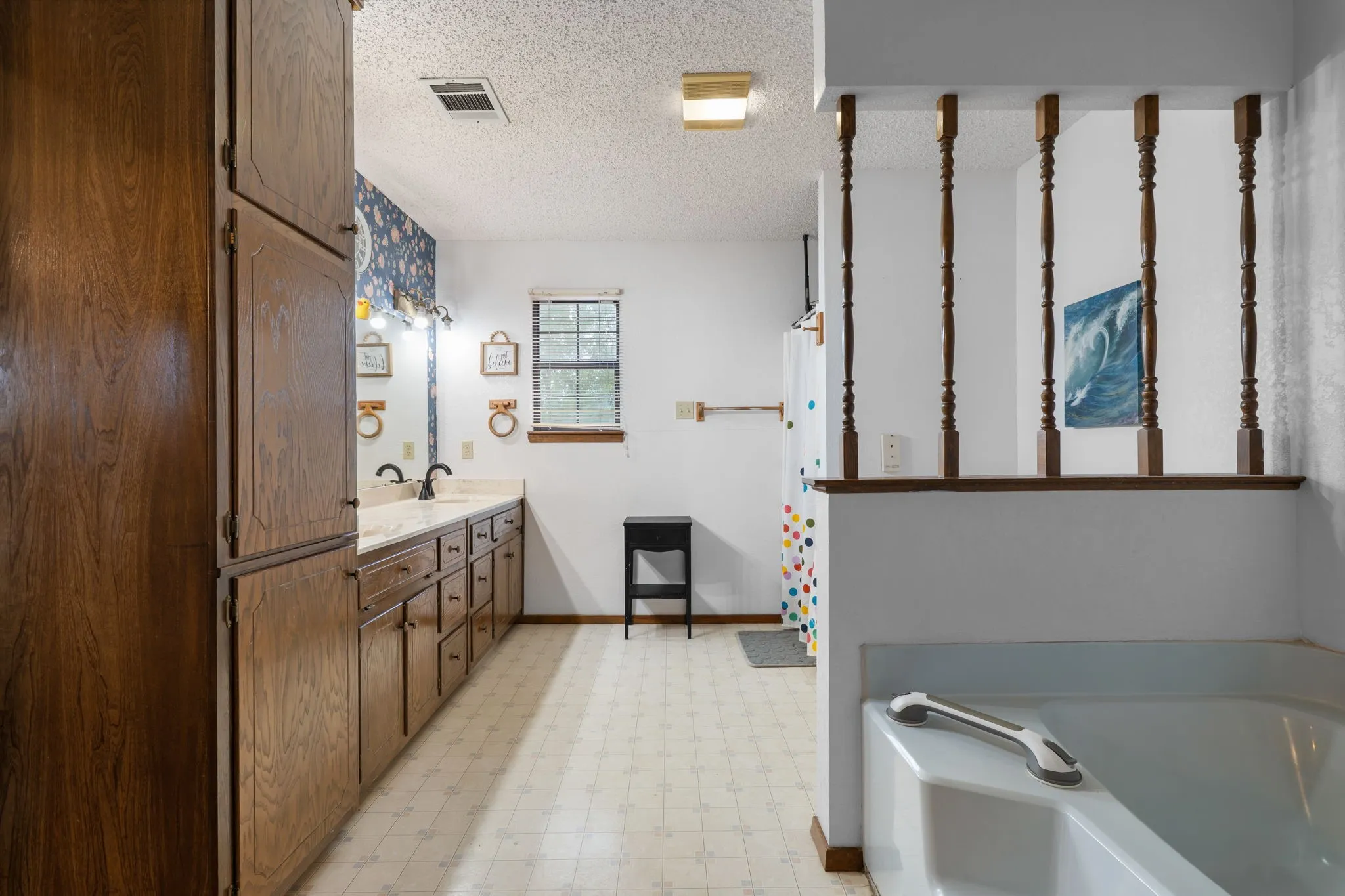 Single Family Residence For Sale in Mc Lennan County , 267 Ish Street, China Spring, Texas 76633, 4 Bedroom, 3 Bathroom, 2 Garage spaces, 2,224 Sqft, built in 1987, mls#21407241, Real Estate Agent in China Spring, Homes For Sale in Mc Lennan county, Homes For Sale in China Spring, Realtor in China Spring Texas, Real Estate Brokerage Independent Realty Texas, Luminita Cordes Realtor