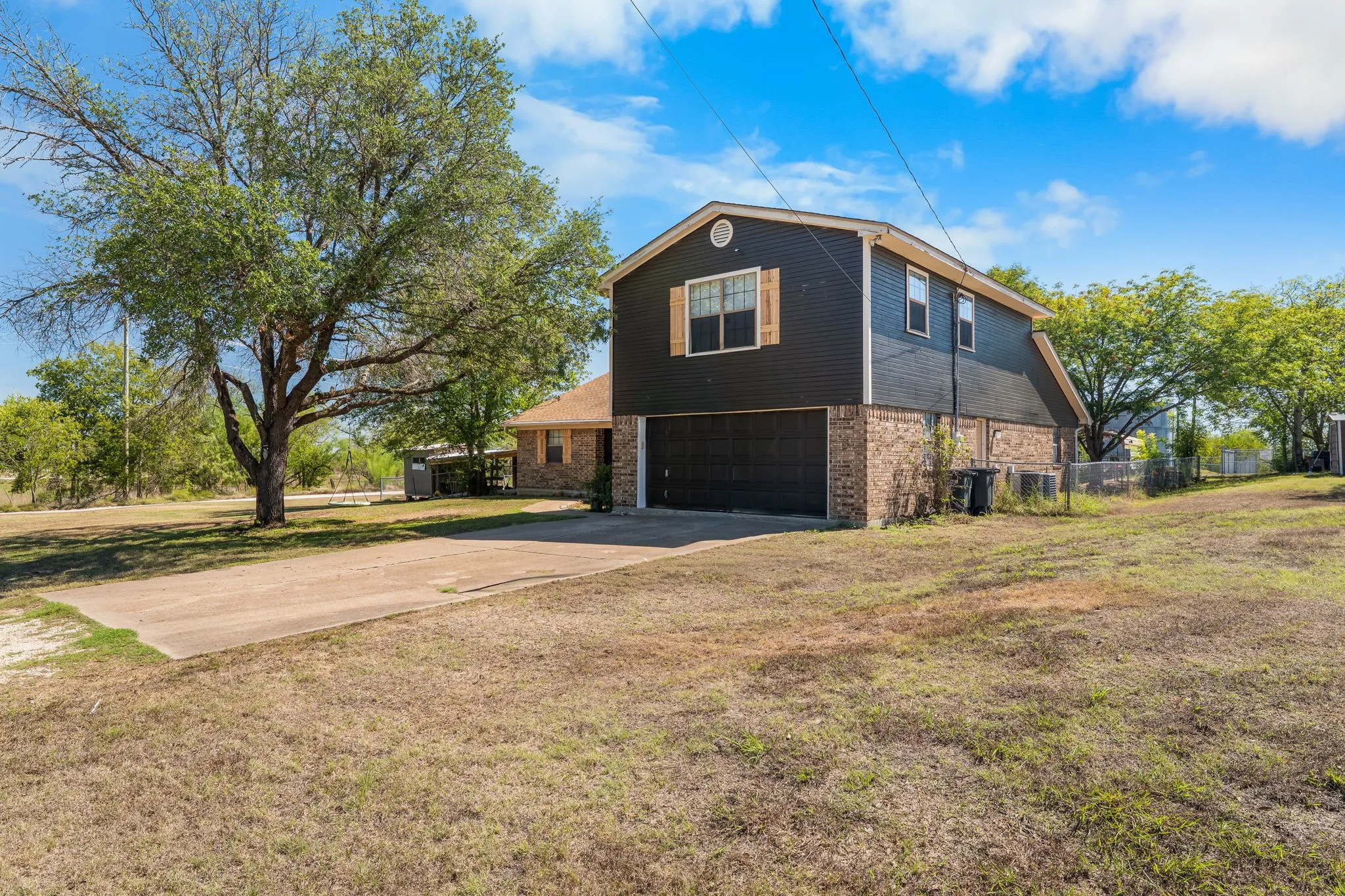 Single Family Residence For Sale in Mc Lennan County , 267 Ish Street, China Spring, Texas 76633, 4 Bedroom, 3 Bathroom, 2 Garage spaces, 2,224 Sqft, built in 1987, mls#21407241, Real Estate Agent in China Spring, Homes For Sale in Mc Lennan county, Homes For Sale in China Spring, Realtor in China Spring Texas, Real Estate Brokerage Independent Realty Texas, Luminita Cordes Realtor