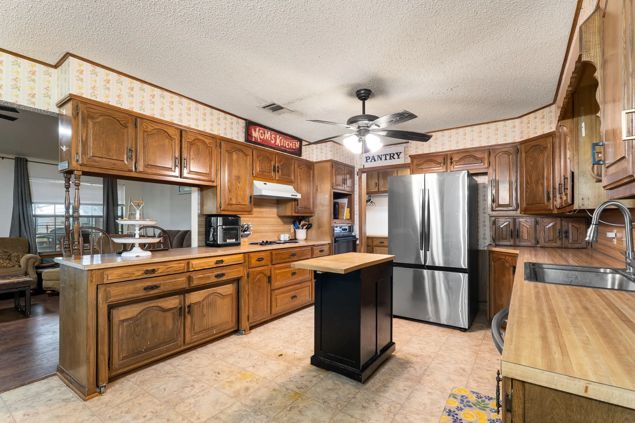 Single Family Residence For Sale in Mc Lennan County , 267 Ish Street, China Spring, Texas 76633, 4 Bedroom, 3 Bathroom, 2 Garage spaces, 2,224 Sqft, built in 1987, mls#21407241, Real Estate Agent in China Spring, Homes For Sale in Mc Lennan county, Homes For Sale in China Spring, Realtor in China Spring Texas, Real Estate Brokerage Independent Realty Texas, Luminita Cordes Realtor