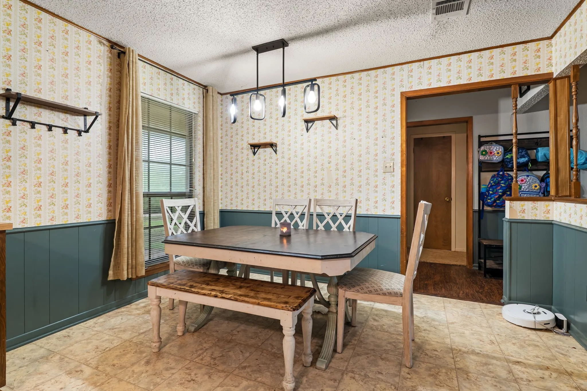 Single Family Residence For Sale in Mc Lennan County , 267 Ish Street, China Spring, Texas 76633, 4 Bedroom, 3 Bathroom, 2 Garage spaces, 2,224 Sqft, built in 1987, mls#21407241, Real Estate Agent in China Spring, Homes For Sale in Mc Lennan county, Homes For Sale in China Spring, Realtor in China Spring Texas, Real Estate Brokerage Independent Realty Texas, Luminita Cordes Realtor