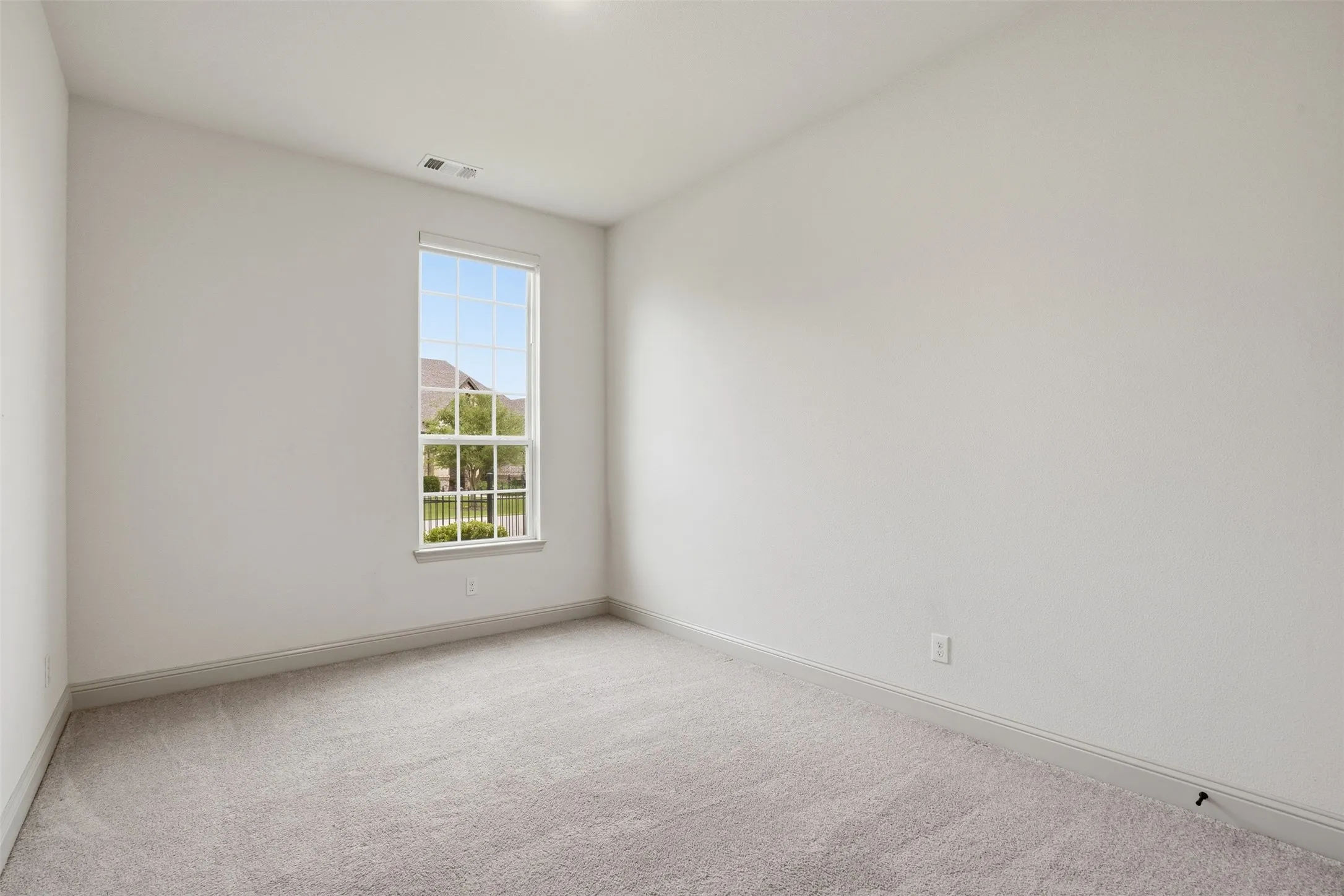 Single Family Residence For Sale in Tarrant County , 12140 Indian Creek Drive, Fort Worth, Texas 76179, 4 Bedroom, 4 Bathroom, 2 Garage spaces, 3,544 Sqft, built in 2019, mls#21407013, Real Estate Agent in Fort Worth, Homes For Sale in Tarrant county, Homes For Sale in Fort Worth, Realtor in Fort Worth Texas, Real Estate Brokerage Independent Realty Texas, Luminita Cordes Realtor