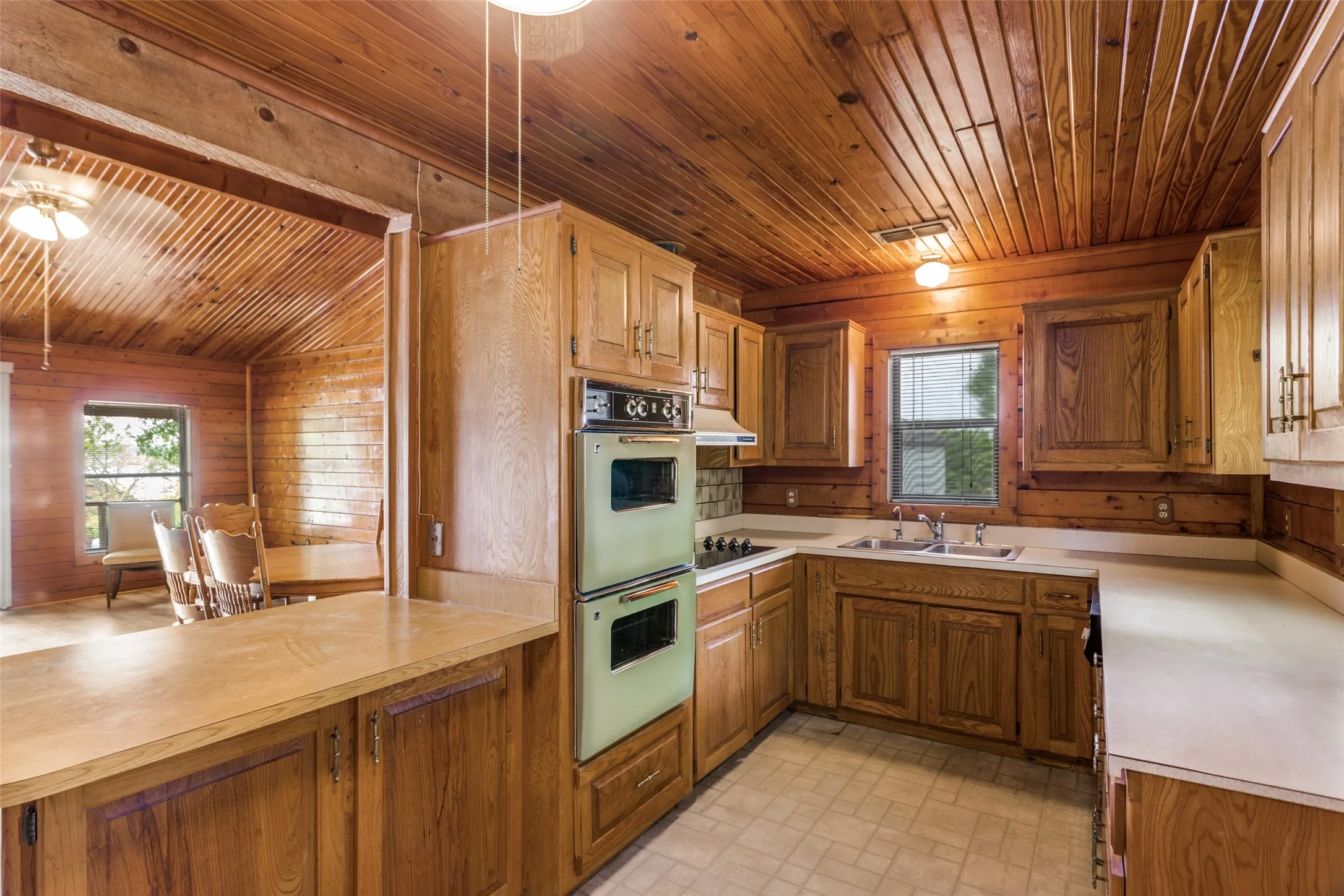 Single Family Residence For Sale in Hood County , 1114 Spur Trail, Granbury, Texas 76049, 4 Bedroom, 3 Bathroom, Garage spaces, 1,892 Sqft, built in 1987, mls#21407794, Real Estate Agent in Granbury, Homes For Sale in Hood county, Homes For Sale in Granbury, Realtor in Granbury Texas, Real Estate Brokerage Independent Realty Texas, Luminita Cordes Realtor