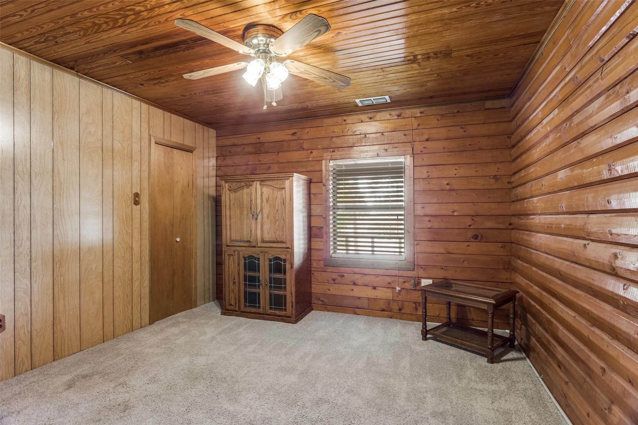 Single Family Residence For Sale in Hood County , 1114 Spur Trail, Granbury, Texas 76049, 4 Bedroom, 3 Bathroom, Garage spaces, 1,892 Sqft, built in 1987, mls#21407794, Real Estate Agent in Granbury, Homes For Sale in Hood county, Homes For Sale in Granbury, Realtor in Granbury Texas, Real Estate Brokerage Independent Realty Texas, Luminita Cordes Realtor