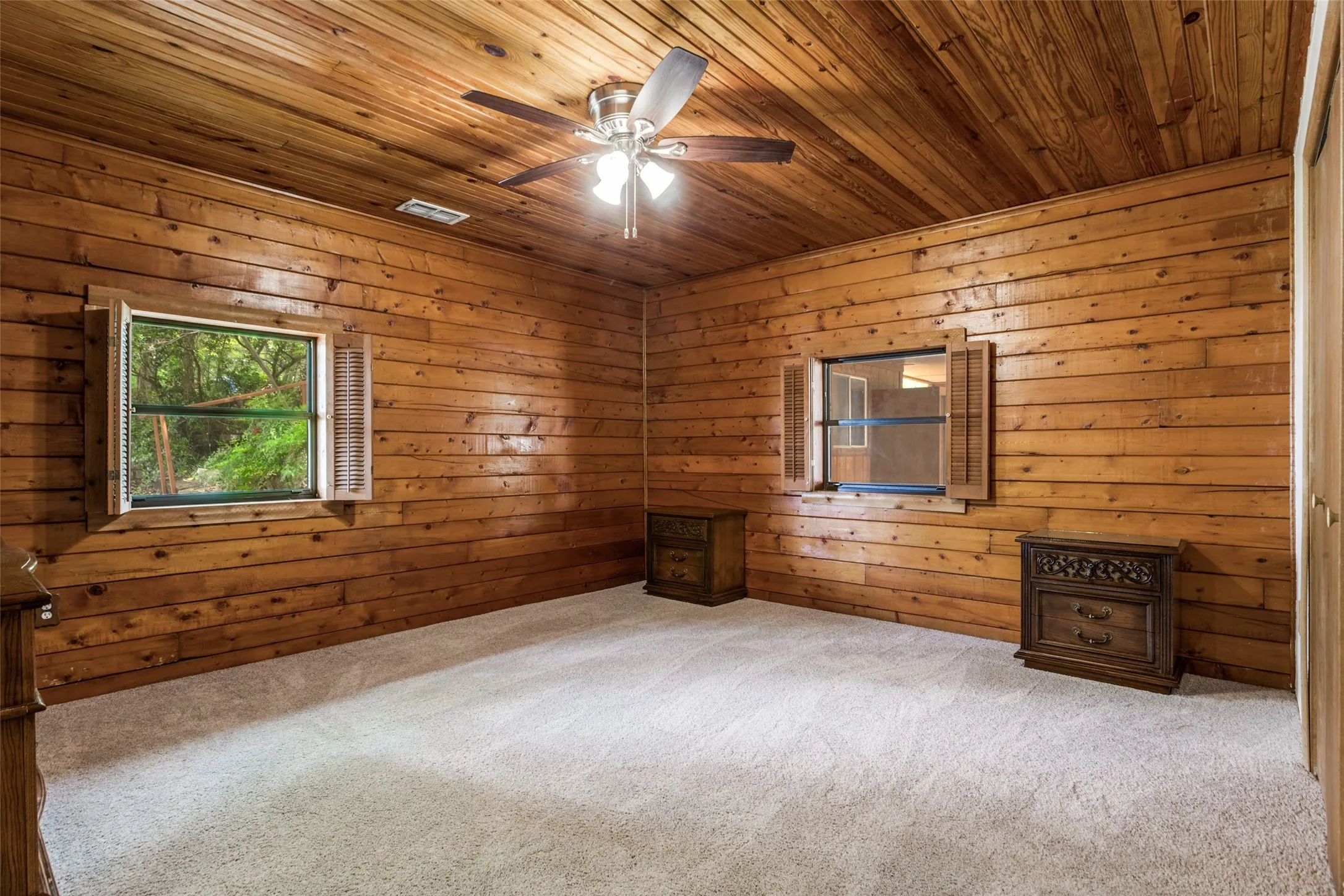 Single Family Residence For Sale in Hood County , 1114 Spur Trail, Granbury, Texas 76049, 4 Bedroom, 3 Bathroom, Garage spaces, 1,892 Sqft, built in 1987, mls#21407794, Real Estate Agent in Granbury, Homes For Sale in Hood county, Homes For Sale in Granbury, Realtor in Granbury Texas, Real Estate Brokerage Independent Realty Texas, Luminita Cordes Realtor