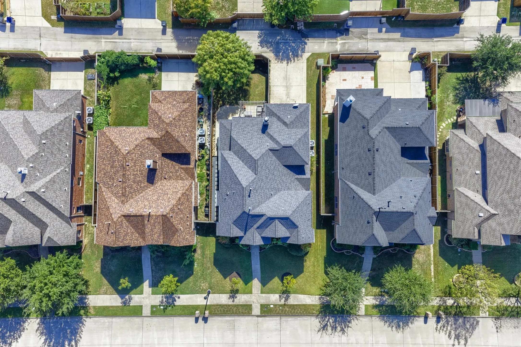 A bird’s-eye view shows the home’s lot layout, fenced backyard, and rear driveway.
