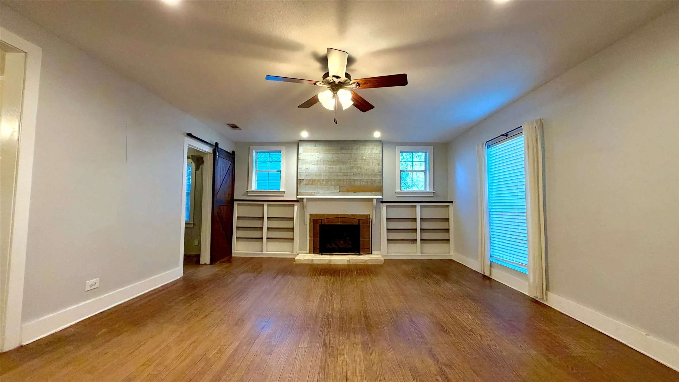 Single Family Residence For Sale in Kaufman County , 313 Elm Drive, Terrell, Texas 75160, 3 Bedroom, 2 Bathroom, 1 Garage spaces, 2,422 Sqft, built in 1940, mls#21405635, Real Estate Agent in Terrell, Homes For Sale in Kaufman county, Homes For Sale in Terrell, Realtor in Terrell Texas, Real Estate Brokerage Independent Realty Texas, Luminita Cordes Realtor