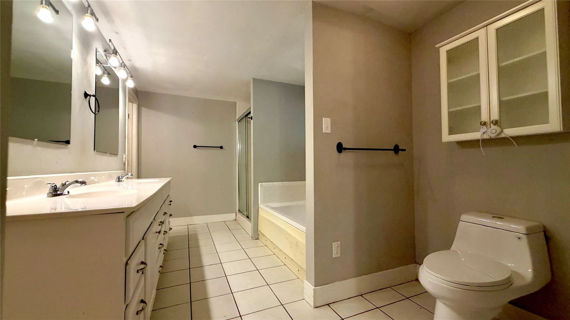 Single Family Residence For Sale in Kaufman County , 313 Elm Drive, Terrell, Texas 75160, 3 Bedroom, 2 Bathroom, 1 Garage spaces, 2,422 Sqft, built in 1940, mls#21405635, Real Estate Agent in Terrell, Homes For Sale in Kaufman county, Homes For Sale in Terrell, Realtor in Terrell Texas, Real Estate Brokerage Independent Realty Texas, Luminita Cordes Realtor