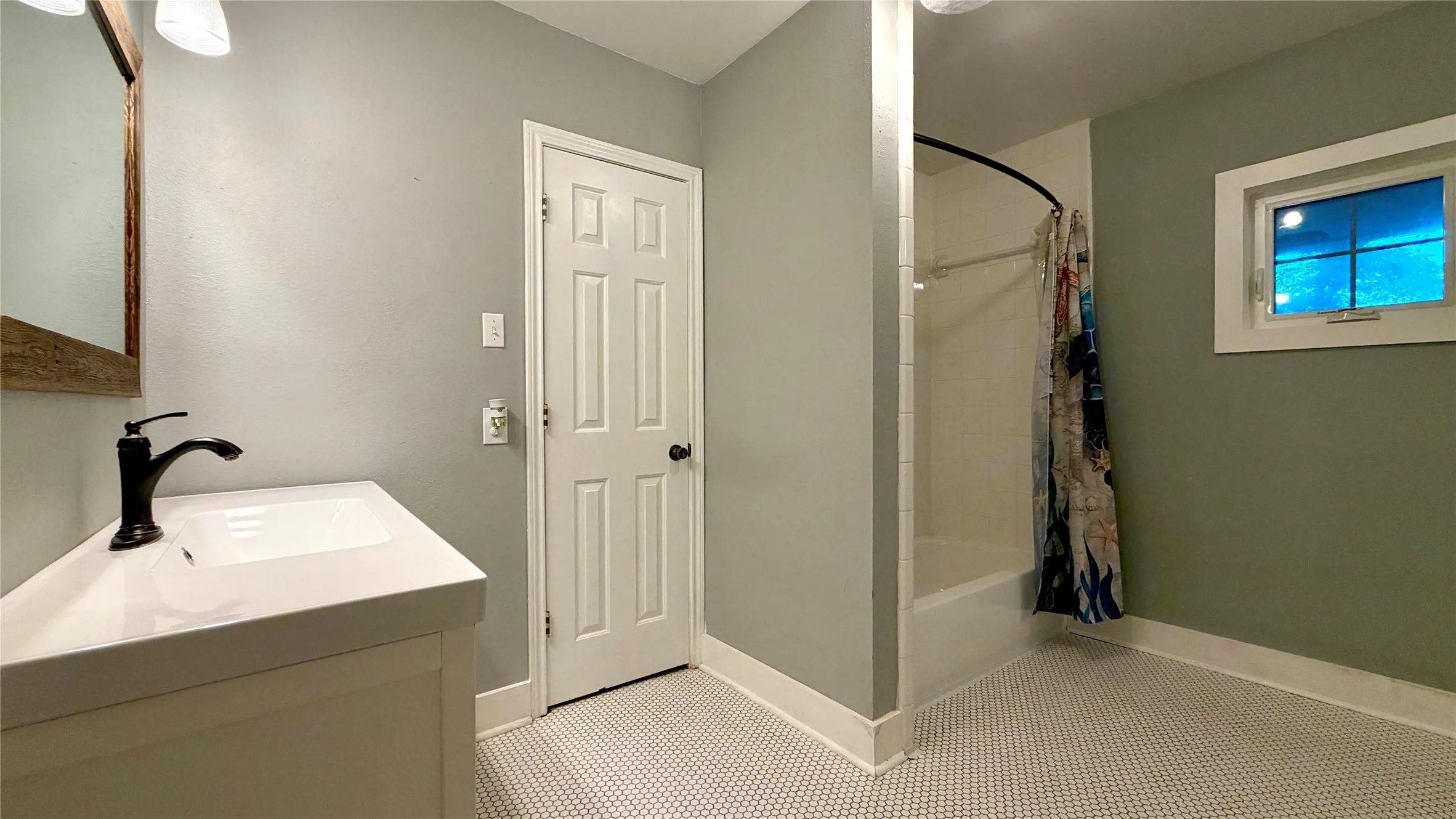 Single Family Residence For Sale in Kaufman County , 313 Elm Drive, Terrell, Texas 75160, 3 Bedroom, 2 Bathroom, 1 Garage spaces, 2,422 Sqft, built in 1940, mls#21405635, Real Estate Agent in Terrell, Homes For Sale in Kaufman county, Homes For Sale in Terrell, Realtor in Terrell Texas, Real Estate Brokerage Independent Realty Texas, Luminita Cordes Realtor