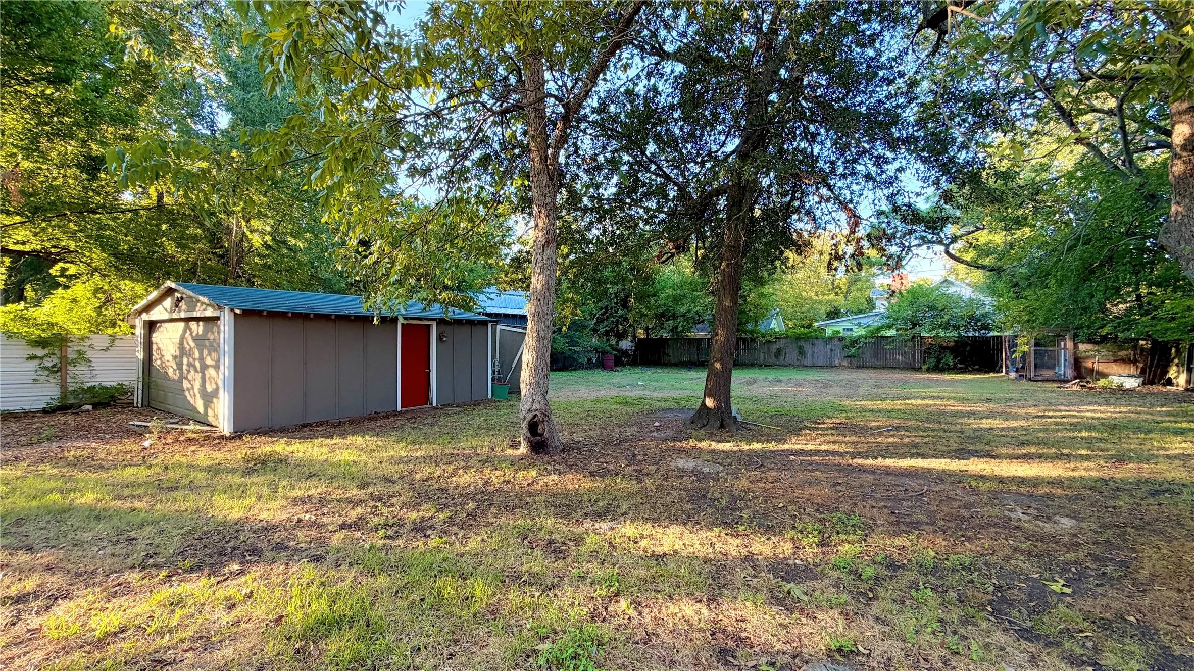 Single Family Residence For Sale in Kaufman County , 313 Elm Drive, Terrell, Texas 75160, 3 Bedroom, 2 Bathroom, 1 Garage spaces, 2,422 Sqft, built in 1940, mls#21405635, Real Estate Agent in Terrell, Homes For Sale in Kaufman county, Homes For Sale in Terrell, Realtor in Terrell Texas, Real Estate Brokerage Independent Realty Texas, Luminita Cordes Realtor
