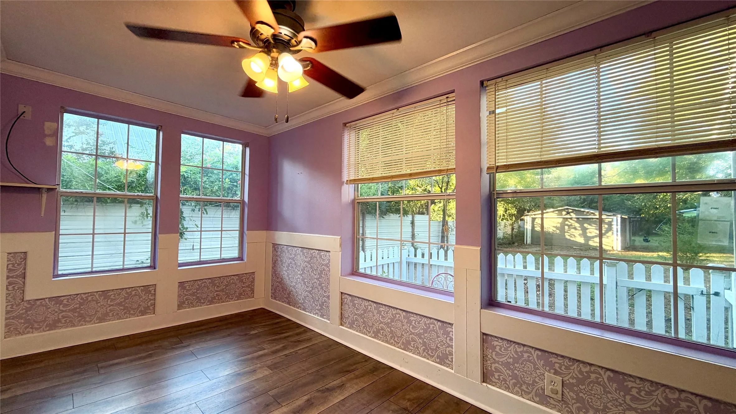 Single Family Residence For Sale in Kaufman County , 313 Elm Drive, Terrell, Texas 75160, 3 Bedroom, 2 Bathroom, 1 Garage spaces, 2,422 Sqft, built in 1940, mls#21405635, Real Estate Agent in Terrell, Homes For Sale in Kaufman county, Homes For Sale in Terrell, Realtor in Terrell Texas, Real Estate Brokerage Independent Realty Texas, Luminita Cordes Realtor