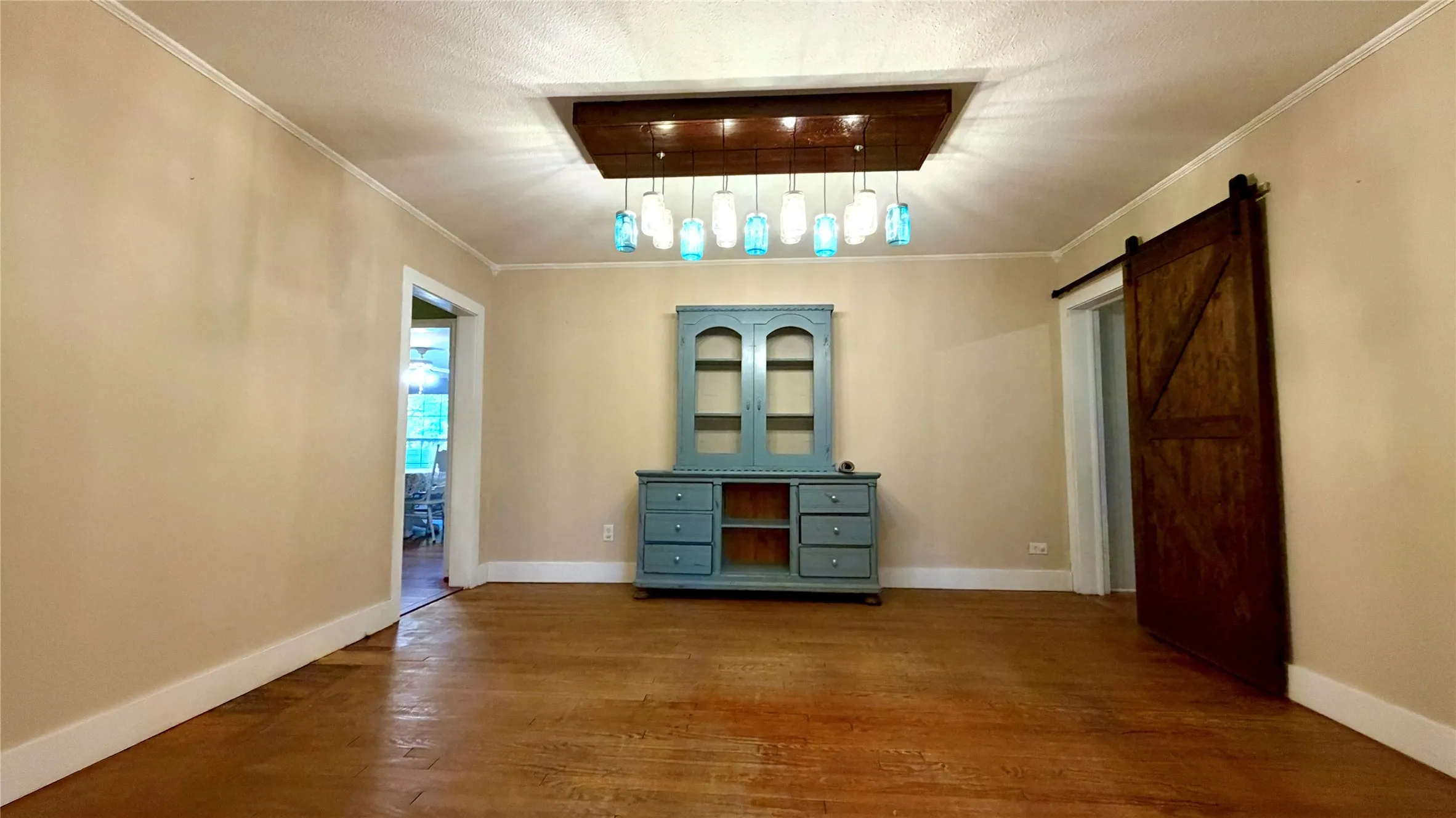 Single Family Residence For Sale in Kaufman County , 313 Elm Drive, Terrell, Texas 75160, 3 Bedroom, 2 Bathroom, 1 Garage spaces, 2,422 Sqft, built in 1940, mls#21405635, Real Estate Agent in Terrell, Homes For Sale in Kaufman county, Homes For Sale in Terrell, Realtor in Terrell Texas, Real Estate Brokerage Independent Realty Texas, Luminita Cordes Realtor