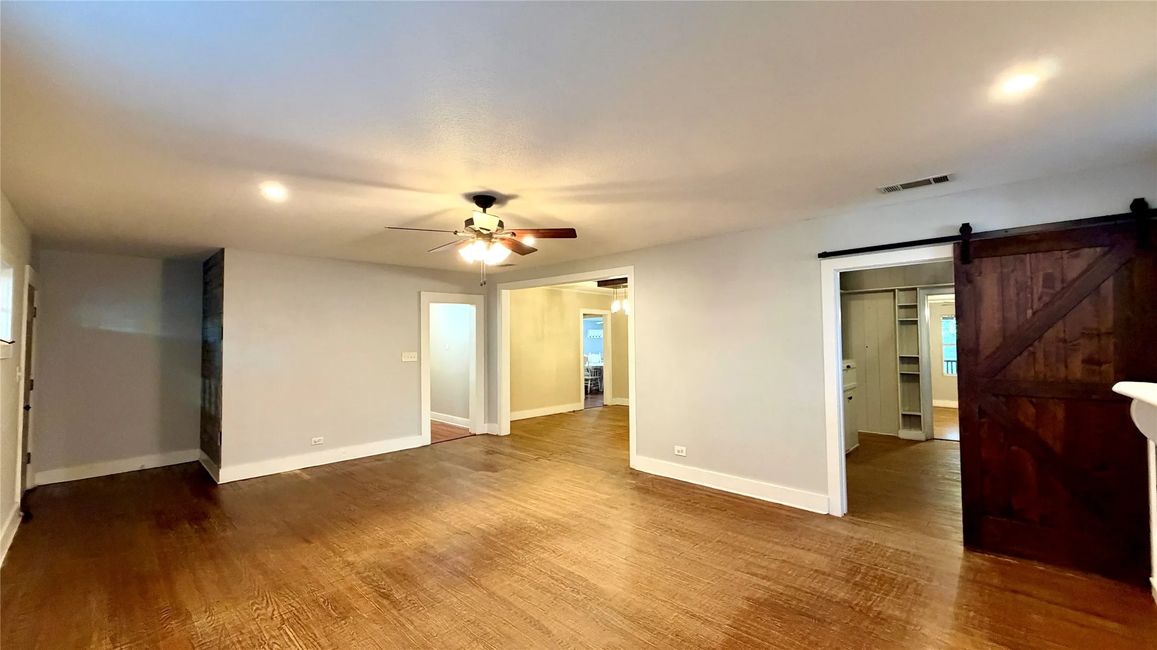 Single Family Residence For Sale in Kaufman County , 313 Elm Drive, Terrell, Texas 75160, 3 Bedroom, 2 Bathroom, 1 Garage spaces, 2,422 Sqft, built in 1940, mls#21405635, Real Estate Agent in Terrell, Homes For Sale in Kaufman county, Homes For Sale in Terrell, Realtor in Terrell Texas, Real Estate Brokerage Independent Realty Texas, Luminita Cordes Realtor