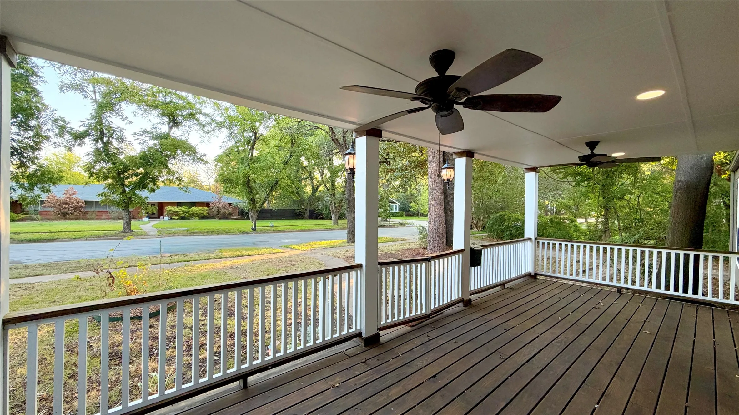 Single Family Residence For Sale in Kaufman County , 313 Elm Drive, Terrell, Texas 75160, 3 Bedroom, 2 Bathroom, 1 Garage spaces, 2,422 Sqft, built in 1940, mls#21405635, Real Estate Agent in Terrell, Homes For Sale in Kaufman county, Homes For Sale in Terrell, Realtor in Terrell Texas, Real Estate Brokerage Independent Realty Texas, Luminita Cordes Realtor