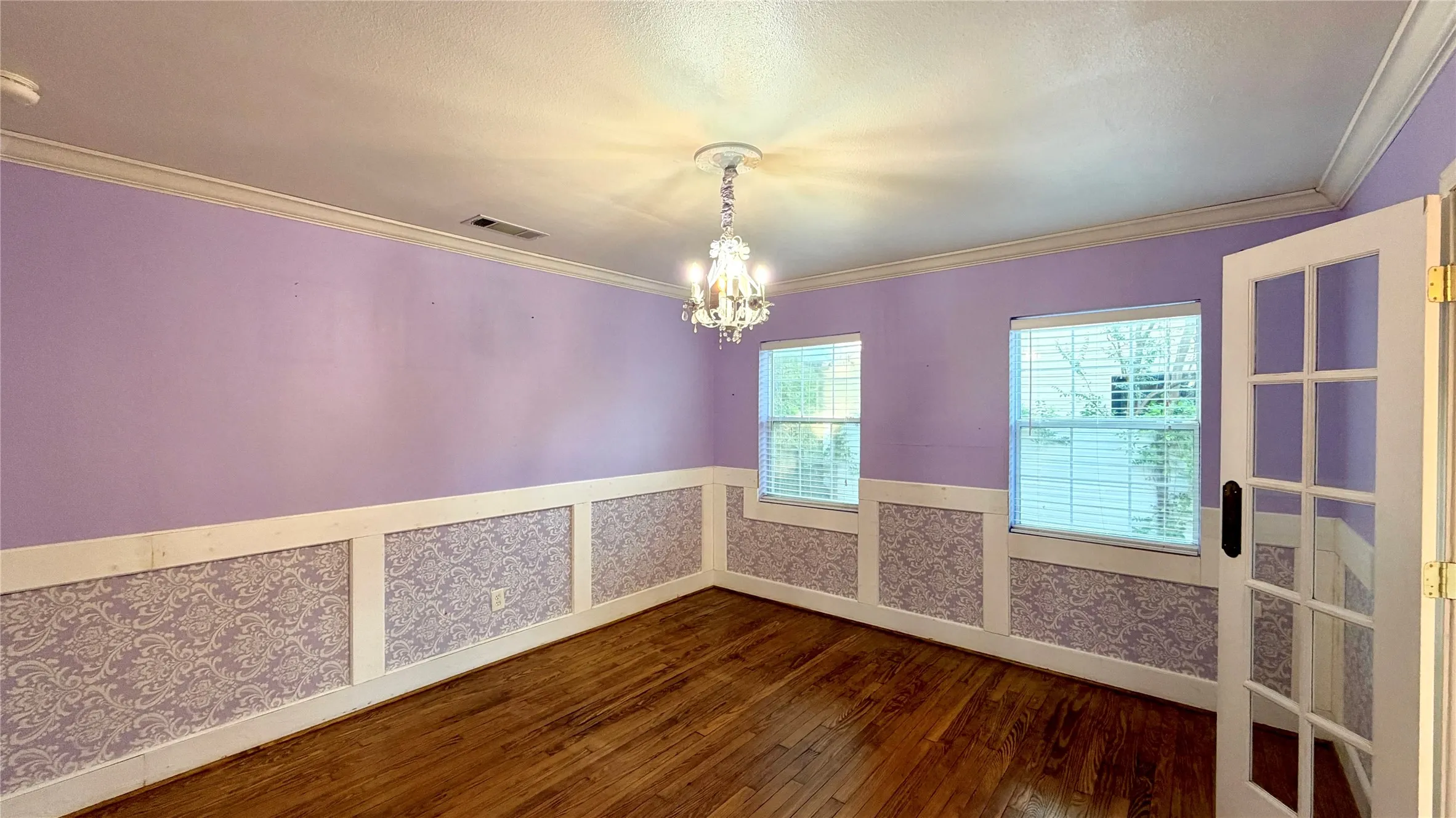 Single Family Residence For Sale in Kaufman County , 313 Elm Drive, Terrell, Texas 75160, 3 Bedroom, 2 Bathroom, 1 Garage spaces, 2,422 Sqft, built in 1940, mls#21405635, Real Estate Agent in Terrell, Homes For Sale in Kaufman county, Homes For Sale in Terrell, Realtor in Terrell Texas, Real Estate Brokerage Independent Realty Texas, Luminita Cordes Realtor