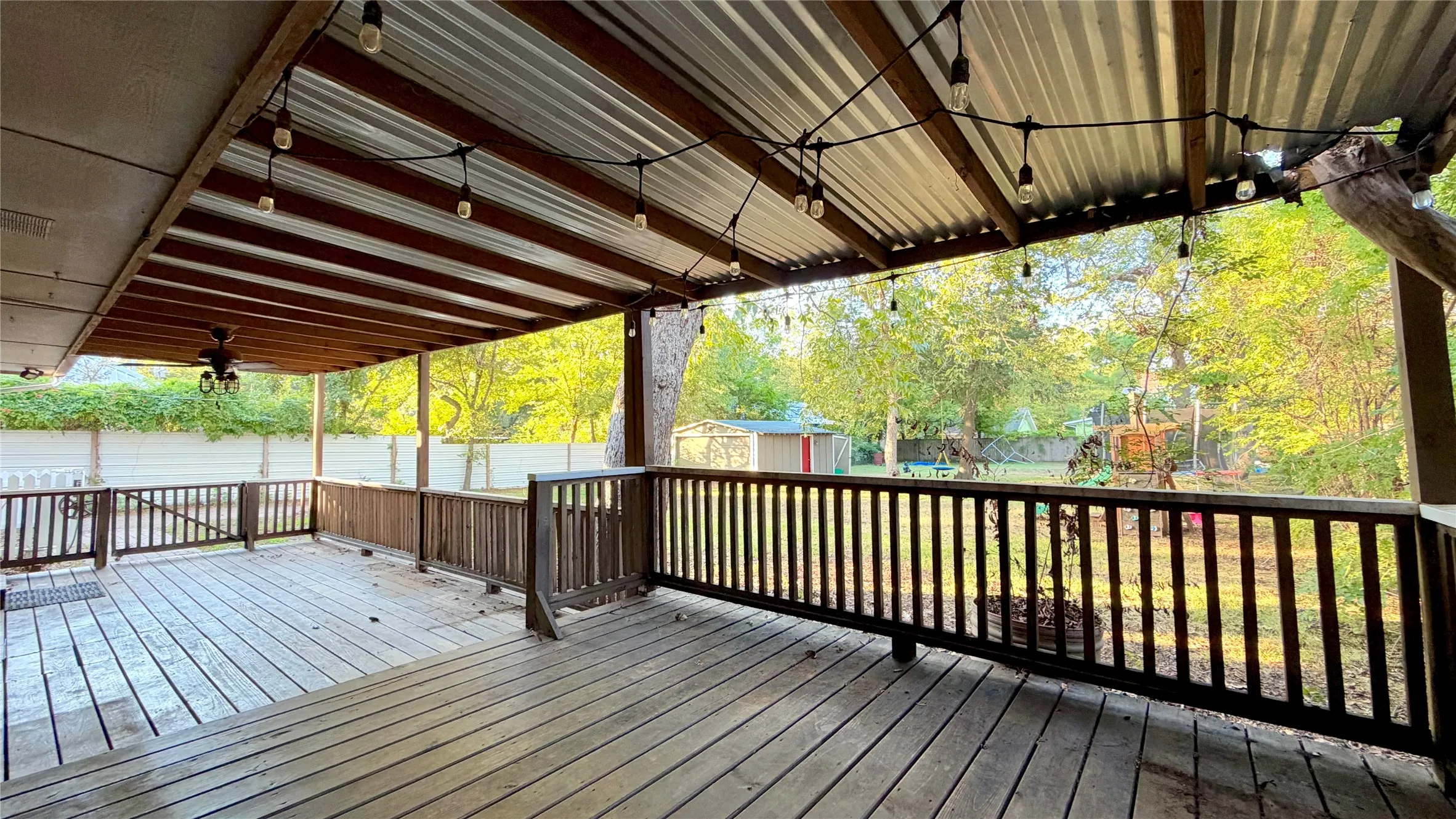 Single Family Residence For Sale in Kaufman County , 313 Elm Drive, Terrell, Texas 75160, 3 Bedroom, 2 Bathroom, 1 Garage spaces, 2,422 Sqft, built in 1940, mls#21405635, Real Estate Agent in Terrell, Homes For Sale in Kaufman county, Homes For Sale in Terrell, Realtor in Terrell Texas, Real Estate Brokerage Independent Realty Texas, Luminita Cordes Realtor