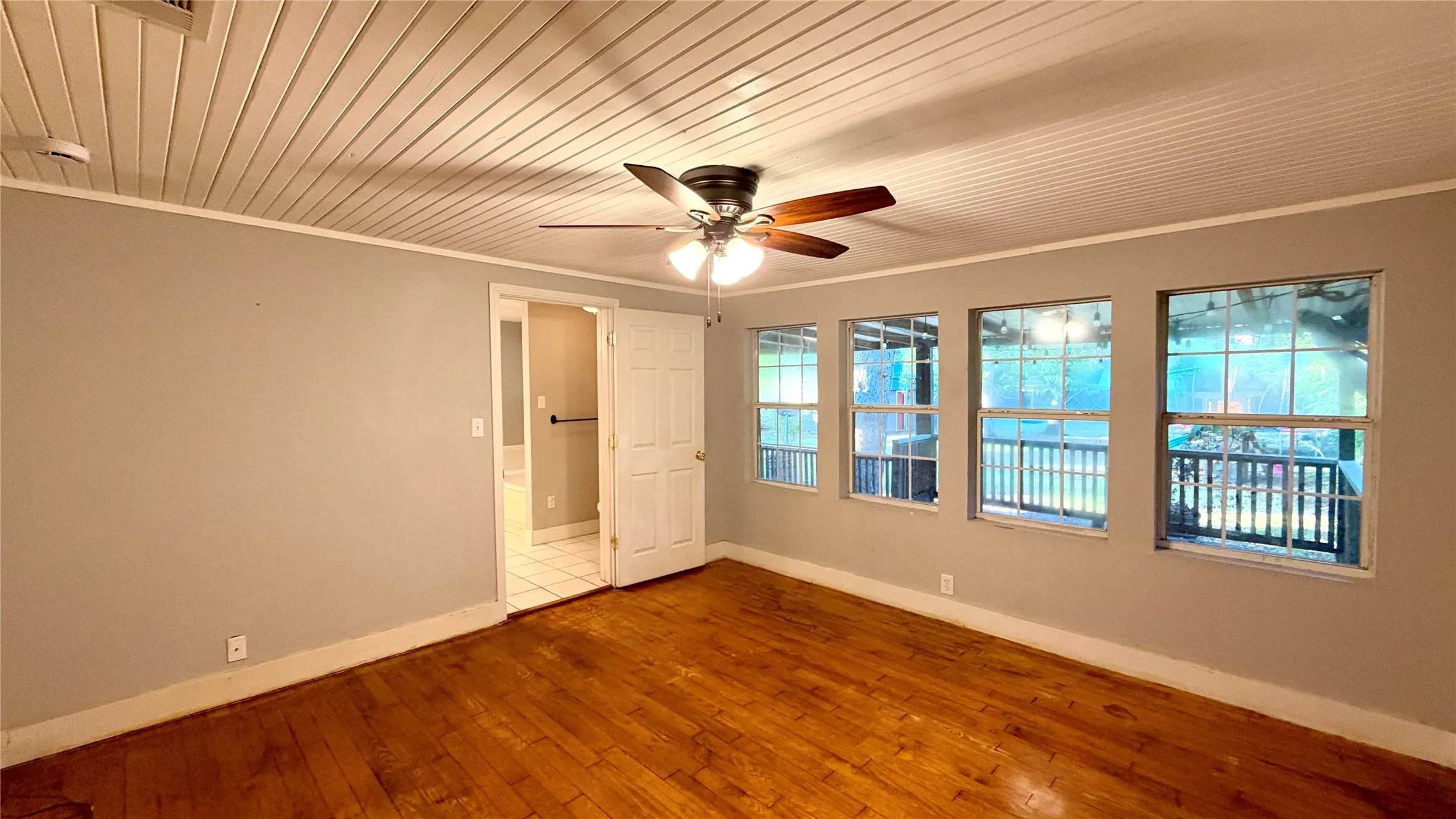 Single Family Residence For Sale in Kaufman County , 313 Elm Drive, Terrell, Texas 75160, 3 Bedroom, 2 Bathroom, 1 Garage spaces, 2,422 Sqft, built in 1940, mls#21405635, Real Estate Agent in Terrell, Homes For Sale in Kaufman county, Homes For Sale in Terrell, Realtor in Terrell Texas, Real Estate Brokerage Independent Realty Texas, Luminita Cordes Realtor