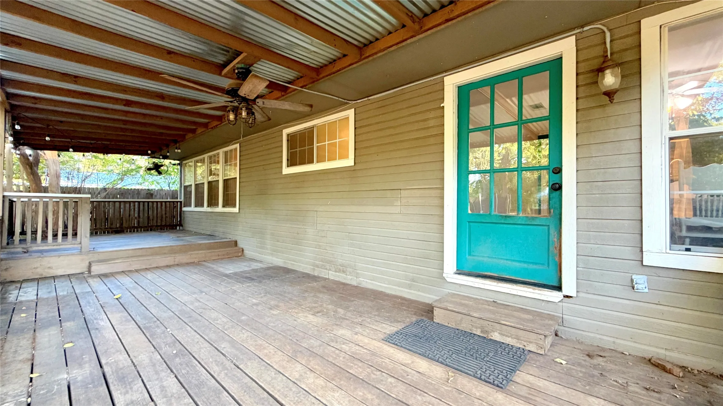 Single Family Residence For Sale in Kaufman County , 313 Elm Drive, Terrell, Texas 75160, 3 Bedroom, 2 Bathroom, 1 Garage spaces, 2,422 Sqft, built in 1940, mls#21405635, Real Estate Agent in Terrell, Homes For Sale in Kaufman county, Homes For Sale in Terrell, Realtor in Terrell Texas, Real Estate Brokerage Independent Realty Texas, Luminita Cordes Realtor