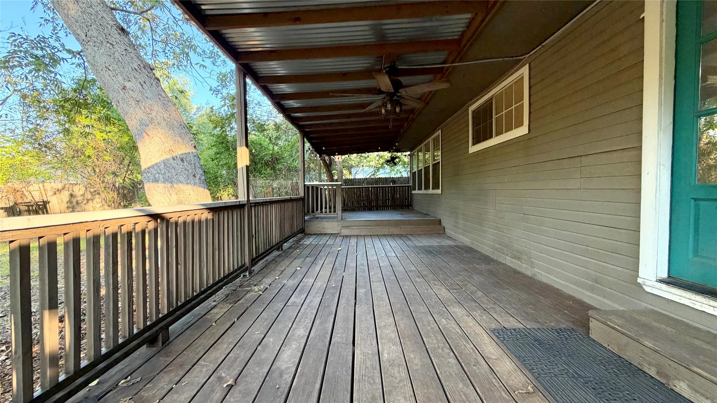 Single Family Residence For Sale in Kaufman County , 313 Elm Drive, Terrell, Texas 75160, 3 Bedroom, 2 Bathroom, 1 Garage spaces, 2,422 Sqft, built in 1940, mls#21405635, Real Estate Agent in Terrell, Homes For Sale in Kaufman county, Homes For Sale in Terrell, Realtor in Terrell Texas, Real Estate Brokerage Independent Realty Texas, Luminita Cordes Realtor