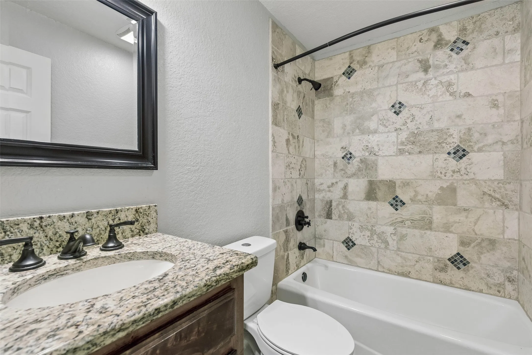 Single Family Residence For Rent in Collin County , 921 Harvest Glen Drive, Plano, Texas 75023, 3 Bedroom, 2 Bathroom, 2 Garage spaces, 1,800 Sqft, built in 1972, mls#21407145, Real Estate Agent in Plano, Homes For Rent in Collin county, Homes For Rent in Plano, Realtor in Plano Texas, Real Estate Brokerage Independent Realty Texas, Luminita Cordes Realtor