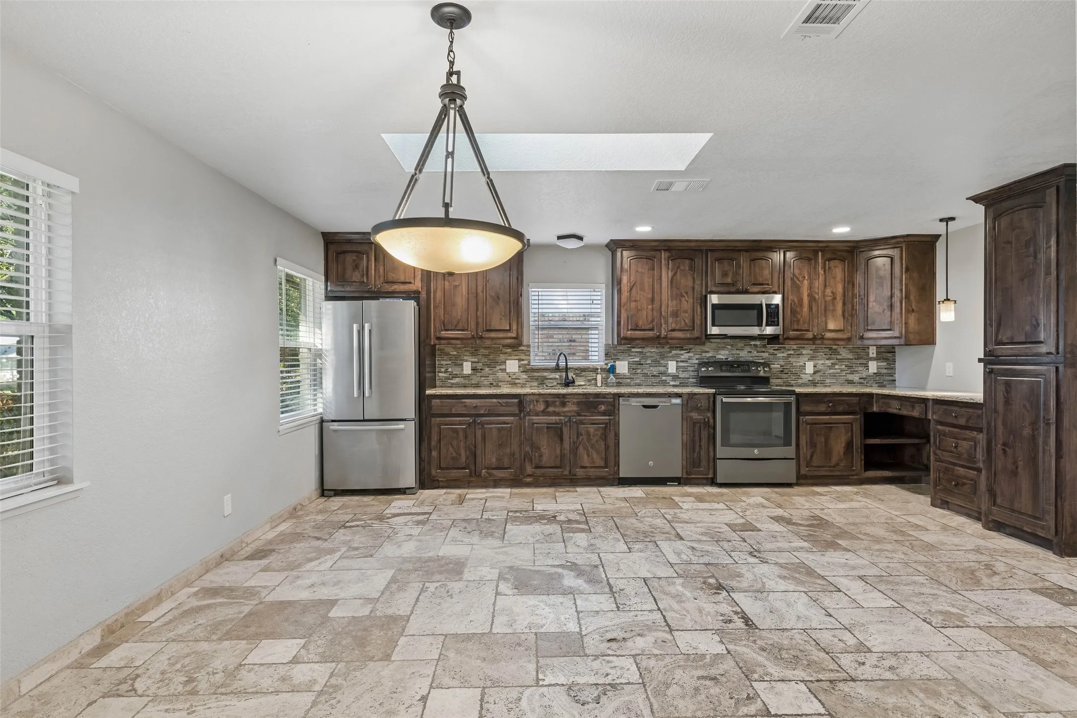 Single Family Residence For Rent in Collin County , 921 Harvest Glen Drive, Plano, Texas 75023, 3 Bedroom, 2 Bathroom, 2 Garage spaces, 1,800 Sqft, built in 1972, mls#21407145, Real Estate Agent in Plano, Homes For Rent in Collin county, Homes For Rent in Plano, Realtor in Plano Texas, Real Estate Brokerage Independent Realty Texas, Luminita Cordes Realtor
