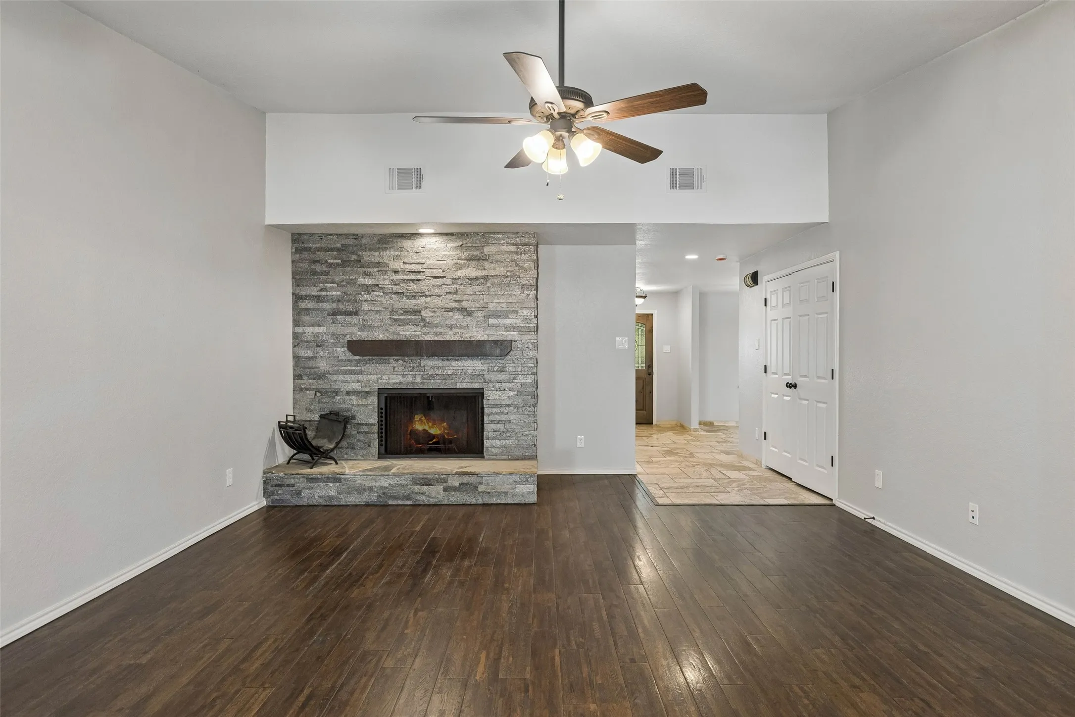 Single Family Residence For Rent in Collin County , 921 Harvest Glen Drive, Plano, Texas 75023, 3 Bedroom, 2 Bathroom, 2 Garage spaces, 1,800 Sqft, built in 1972, mls#21407145, Real Estate Agent in Plano, Homes For Rent in Collin county, Homes For Rent in Plano, Realtor in Plano Texas, Real Estate Brokerage Independent Realty Texas, Luminita Cordes Realtor