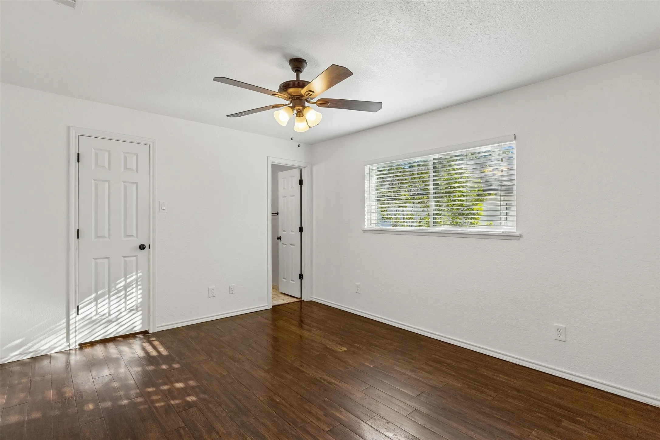Single Family Residence For Rent in Collin County , 921 Harvest Glen Drive, Plano, Texas 75023, 3 Bedroom, 2 Bathroom, 2 Garage spaces, 1,800 Sqft, built in 1972, mls#21407145, Real Estate Agent in Plano, Homes For Rent in Collin county, Homes For Rent in Plano, Realtor in Plano Texas, Real Estate Brokerage Independent Realty Texas, Luminita Cordes Realtor