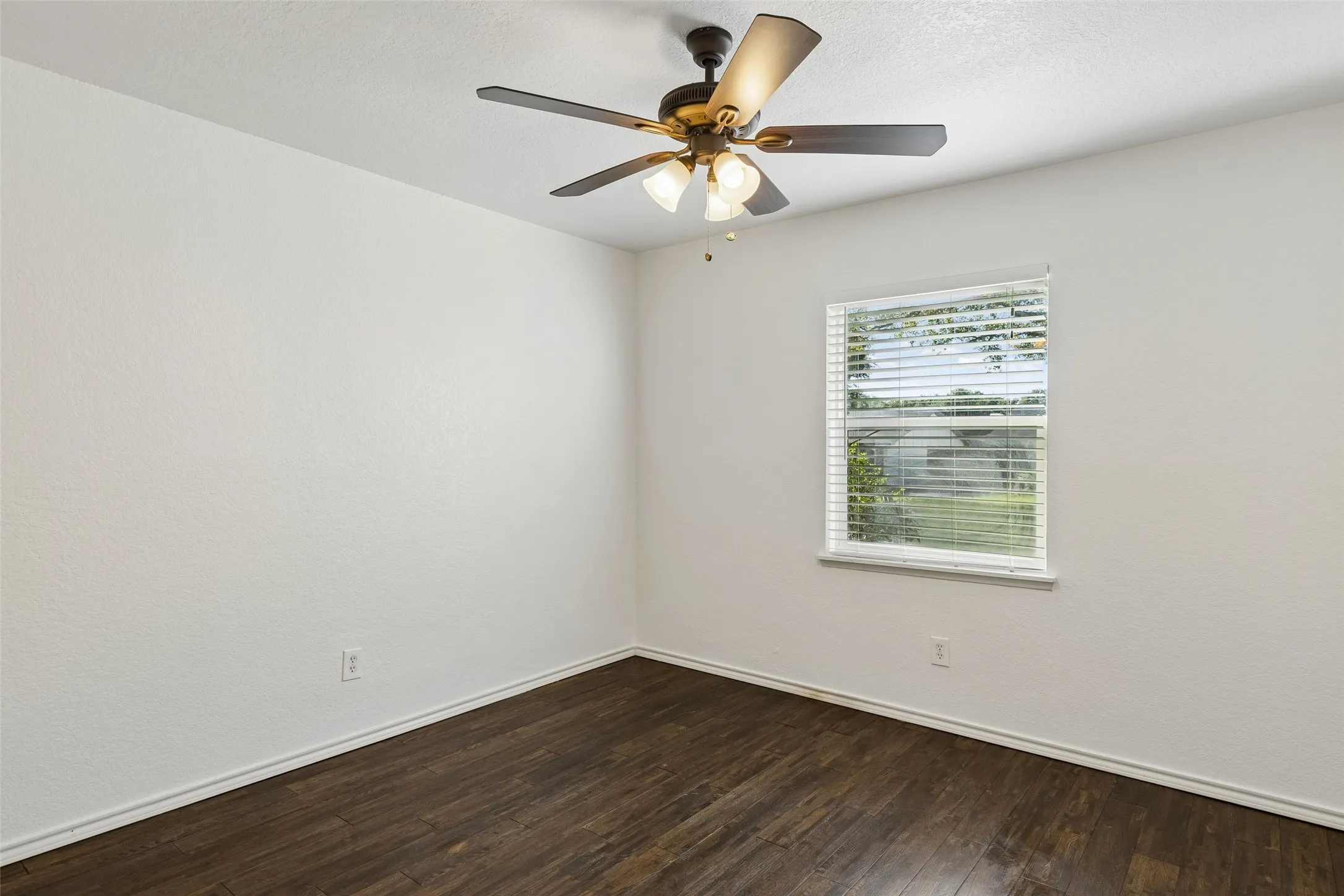 Single Family Residence For Rent in Collin County , 921 Harvest Glen Drive, Plano, Texas 75023, 3 Bedroom, 2 Bathroom, 2 Garage spaces, 1,800 Sqft, built in 1972, mls#21407145, Real Estate Agent in Plano, Homes For Rent in Collin county, Homes For Rent in Plano, Realtor in Plano Texas, Real Estate Brokerage Independent Realty Texas, Luminita Cordes Realtor