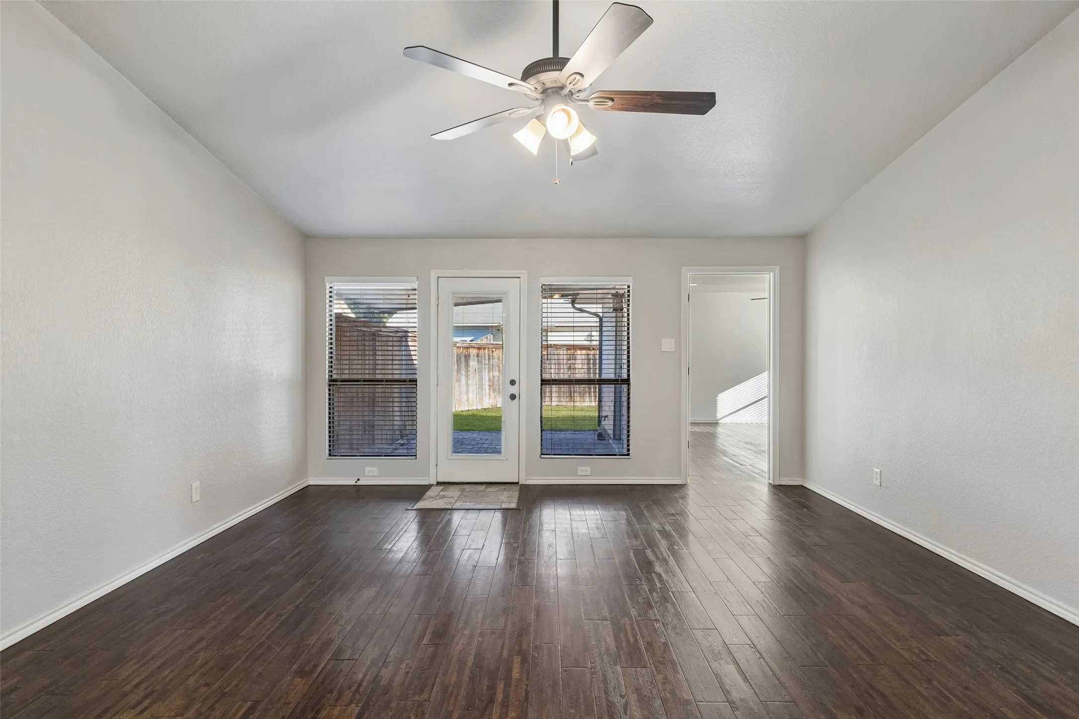 Single Family Residence For Rent in Collin County , 921 Harvest Glen Drive, Plano, Texas 75023, 3 Bedroom, 2 Bathroom, 2 Garage spaces, 1,800 Sqft, built in 1972, mls#21407145, Real Estate Agent in Plano, Homes For Rent in Collin county, Homes For Rent in Plano, Realtor in Plano Texas, Real Estate Brokerage Independent Realty Texas, Luminita Cordes Realtor