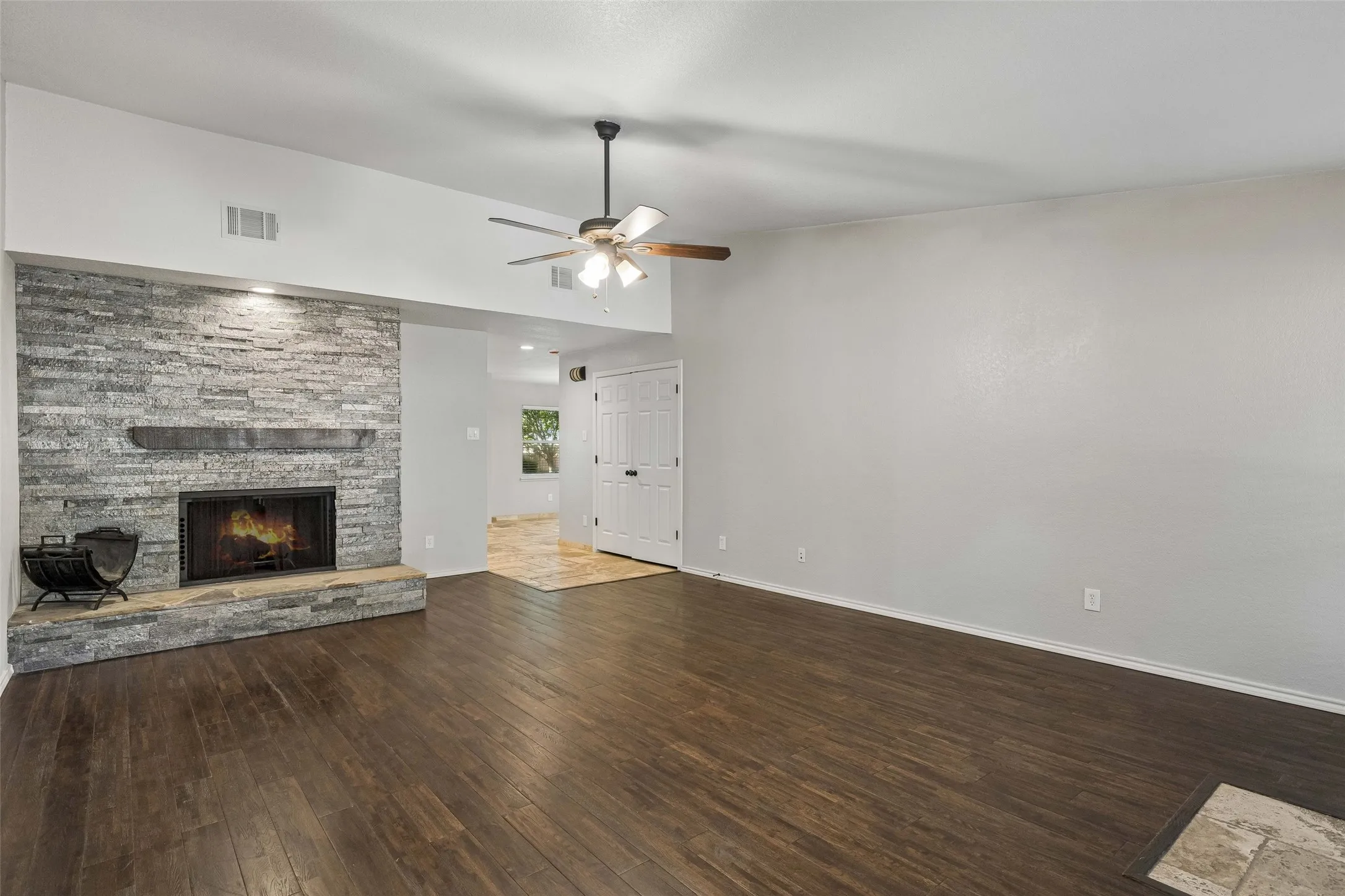 Single Family Residence For Rent in Collin County , 921 Harvest Glen Drive, Plano, Texas 75023, 3 Bedroom, 2 Bathroom, 2 Garage spaces, 1,800 Sqft, built in 1972, mls#21407145, Real Estate Agent in Plano, Homes For Rent in Collin county, Homes For Rent in Plano, Realtor in Plano Texas, Real Estate Brokerage Independent Realty Texas, Luminita Cordes Realtor