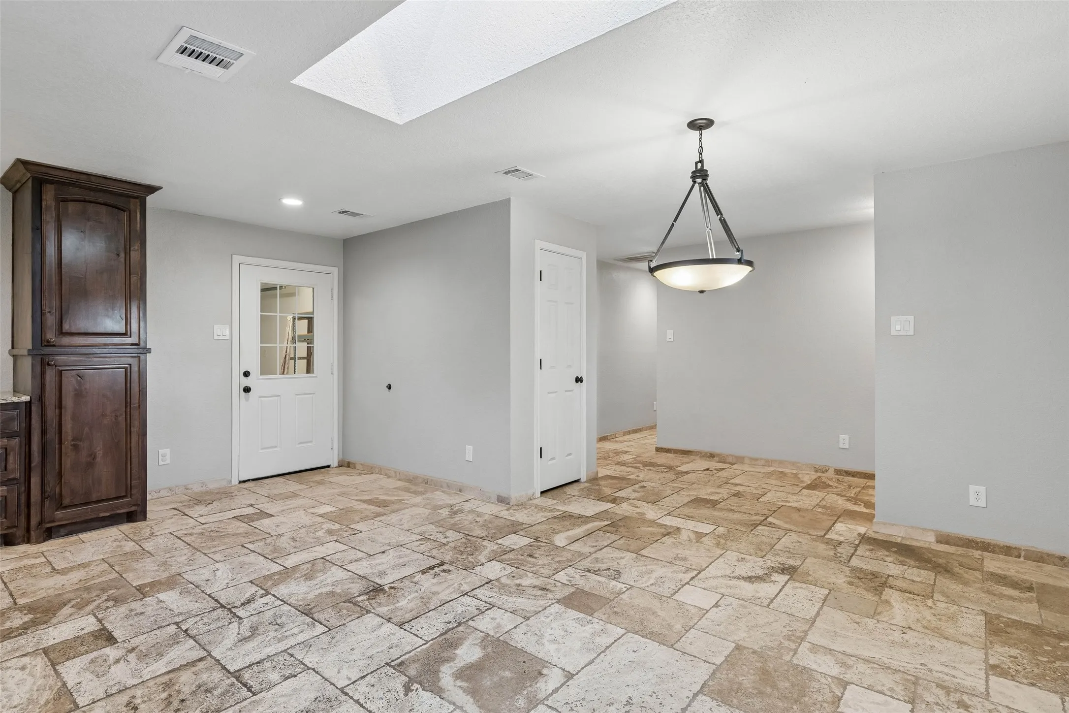 Single Family Residence For Rent in Collin County , 921 Harvest Glen Drive, Plano, Texas 75023, 3 Bedroom, 2 Bathroom, 2 Garage spaces, 1,800 Sqft, built in 1972, mls#21407145, Real Estate Agent in Plano, Homes For Rent in Collin county, Homes For Rent in Plano, Realtor in Plano Texas, Real Estate Brokerage Independent Realty Texas, Luminita Cordes Realtor