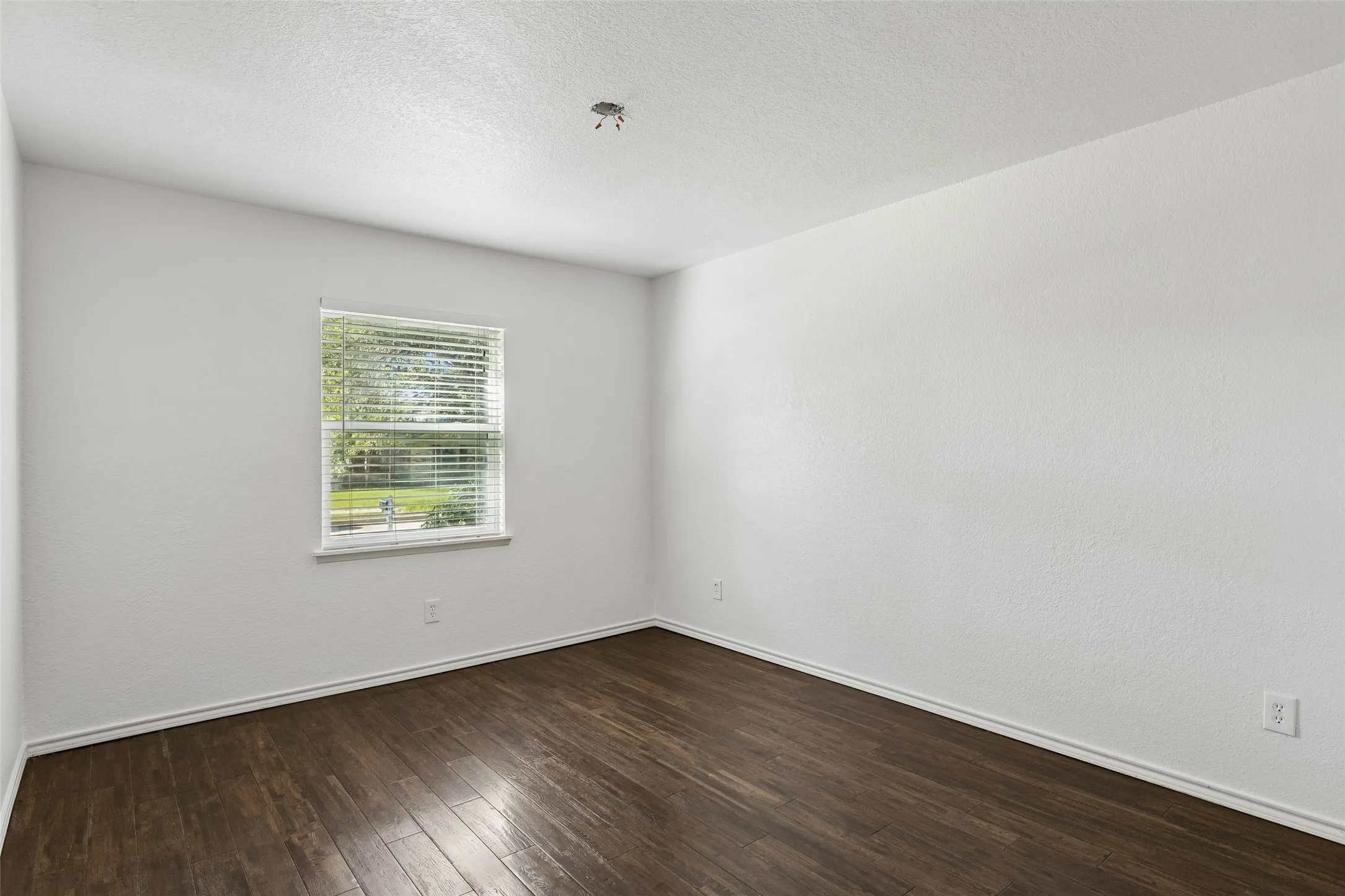 Single Family Residence For Rent in Collin County , 921 Harvest Glen Drive, Plano, Texas 75023, 3 Bedroom, 2 Bathroom, 2 Garage spaces, 1,800 Sqft, built in 1972, mls#21407145, Real Estate Agent in Plano, Homes For Rent in Collin county, Homes For Rent in Plano, Realtor in Plano Texas, Real Estate Brokerage Independent Realty Texas, Luminita Cordes Realtor