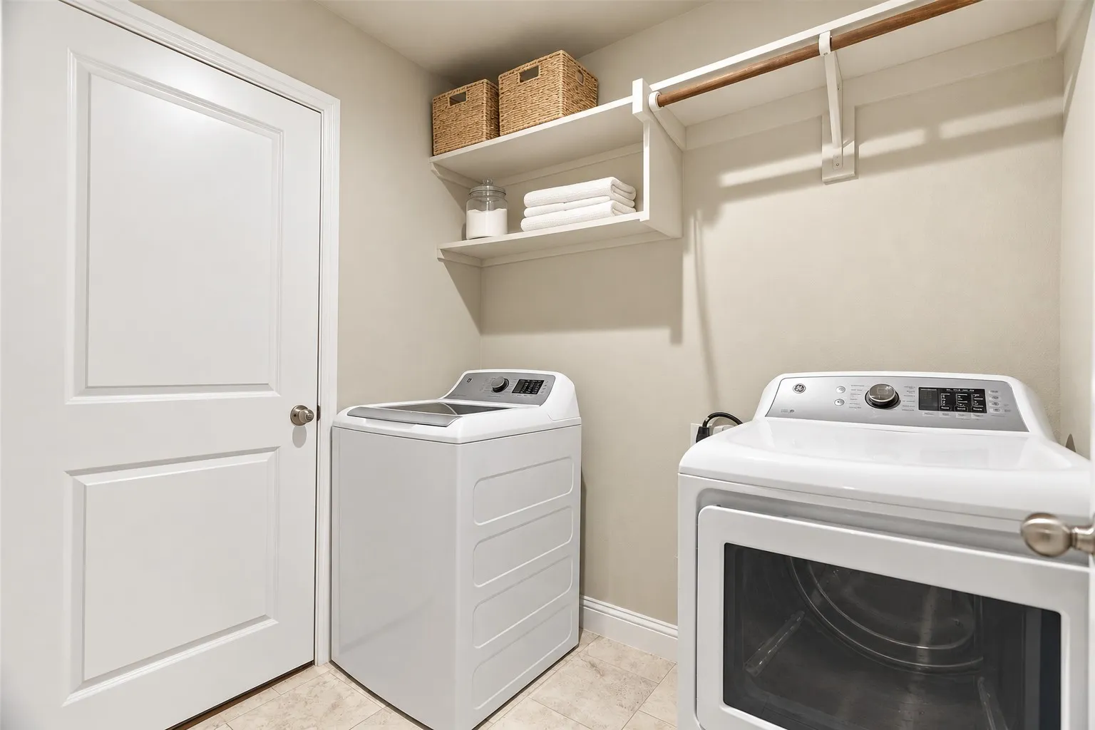 Single Family Residence For Sale in Hill County , 206 Hubbard Street, Hillsboro, Texas 76645, 3 Bedroom, 2 Bathroom, 2 Garage spaces, 1,620 Sqft, built in 2020, mls#21404561, Real Estate Agent in Hillsboro, Homes For Sale in Hill county, Homes For Sale in Hillsboro, Realtor in Hillsboro Texas, Real Estate Brokerage Independent Realty Texas, Luminita Cordes Realtor