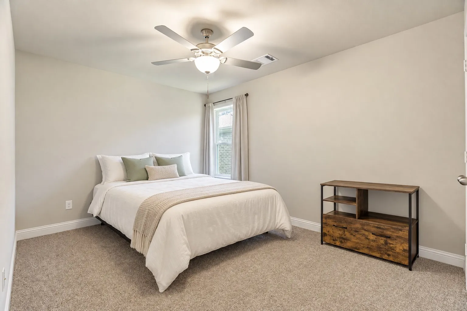 Single Family Residence For Sale in Hill County , 206 Hubbard Street, Hillsboro, Texas 76645, 3 Bedroom, 2 Bathroom, 2 Garage spaces, 1,620 Sqft, built in 2020, mls#21404561, Real Estate Agent in Hillsboro, Homes For Sale in Hill county, Homes For Sale in Hillsboro, Realtor in Hillsboro Texas, Real Estate Brokerage Independent Realty Texas, Luminita Cordes Realtor