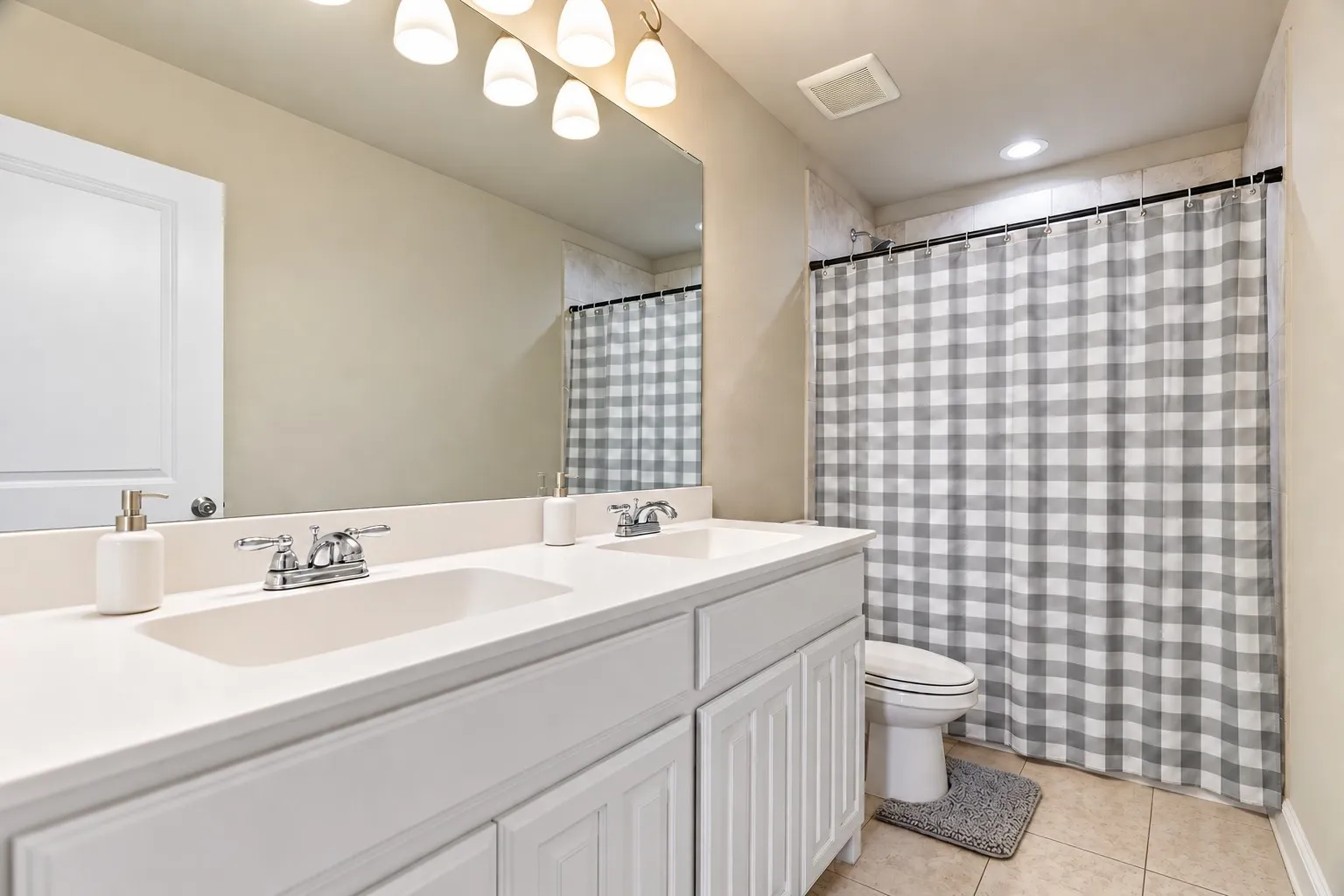Single Family Residence For Sale in Hill County , 206 Hubbard Street, Hillsboro, Texas 76645, 3 Bedroom, 2 Bathroom, 2 Garage spaces, 1,620 Sqft, built in 2020, mls#21404561, Real Estate Agent in Hillsboro, Homes For Sale in Hill county, Homes For Sale in Hillsboro, Realtor in Hillsboro Texas, Real Estate Brokerage Independent Realty Texas, Luminita Cordes Realtor
