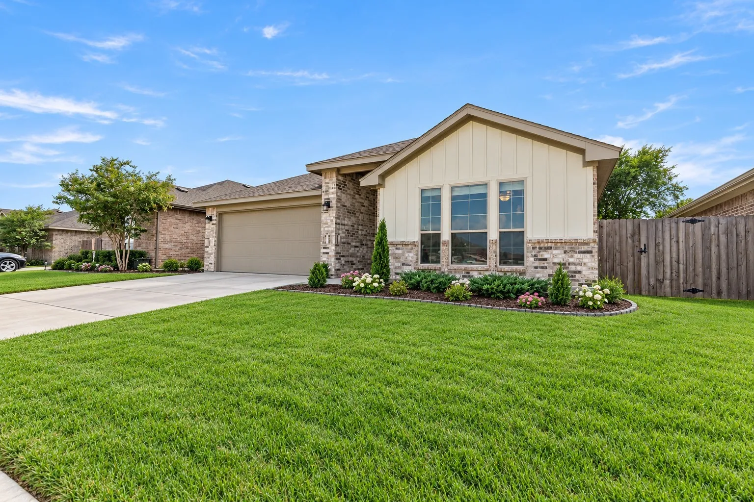 Single Family Residence For Sale in Hill County , 206 Hubbard Street, Hillsboro, Texas 76645, 3 Bedroom, 2 Bathroom, 2 Garage spaces, 1,620 Sqft, built in 2020, mls#21404561, Real Estate Agent in Hillsboro, Homes For Sale in Hill county, Homes For Sale in Hillsboro, Realtor in Hillsboro Texas, Real Estate Brokerage Independent Realty Texas, Luminita Cordes Realtor